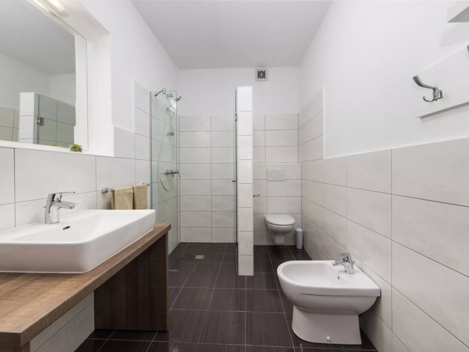 ★Terrasse ★FreieParkplätze ★Nähe Zentrum Dolore- A1-Dedans