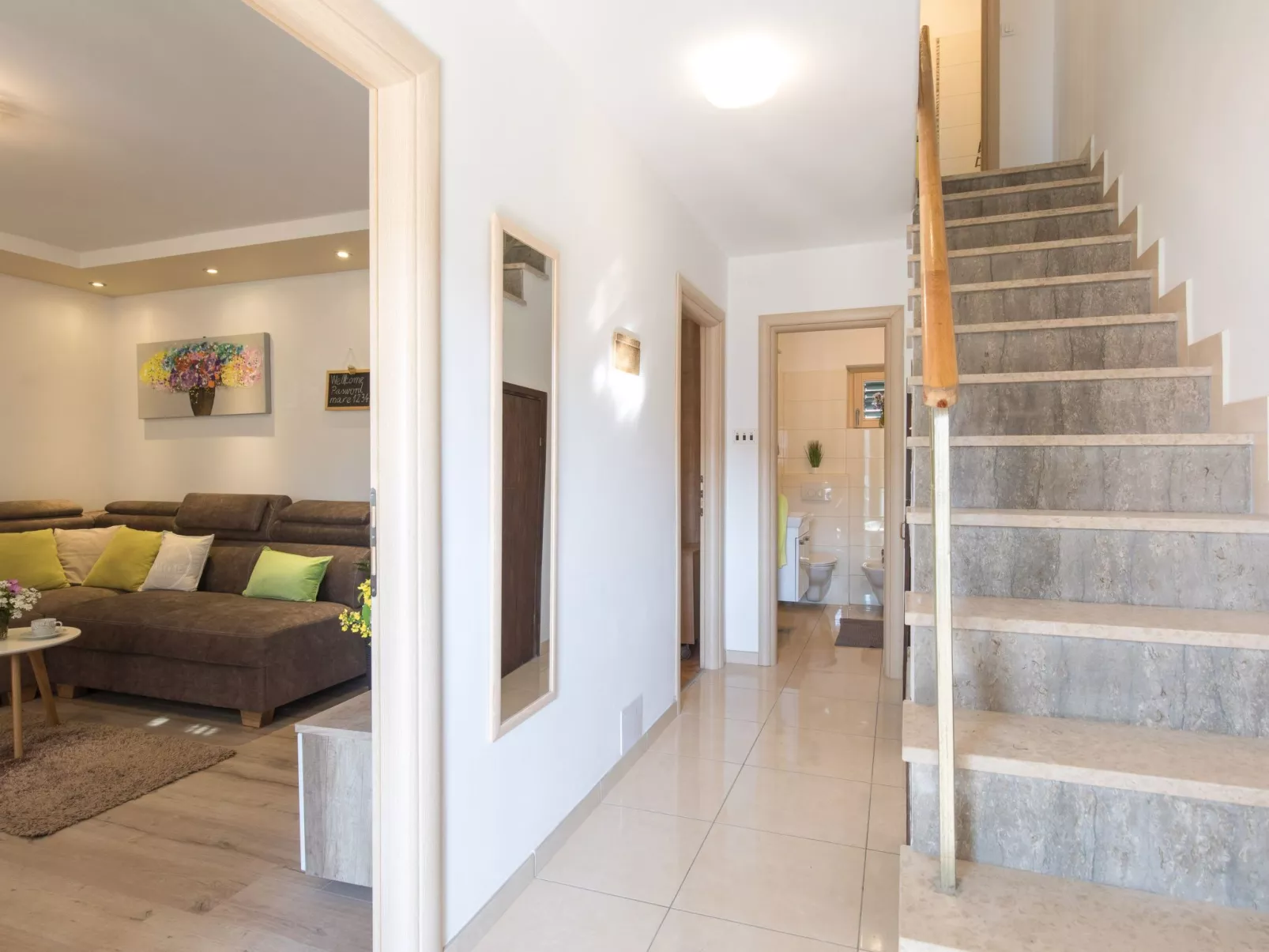 Mit Garten, Grill und Terrasse-Inside