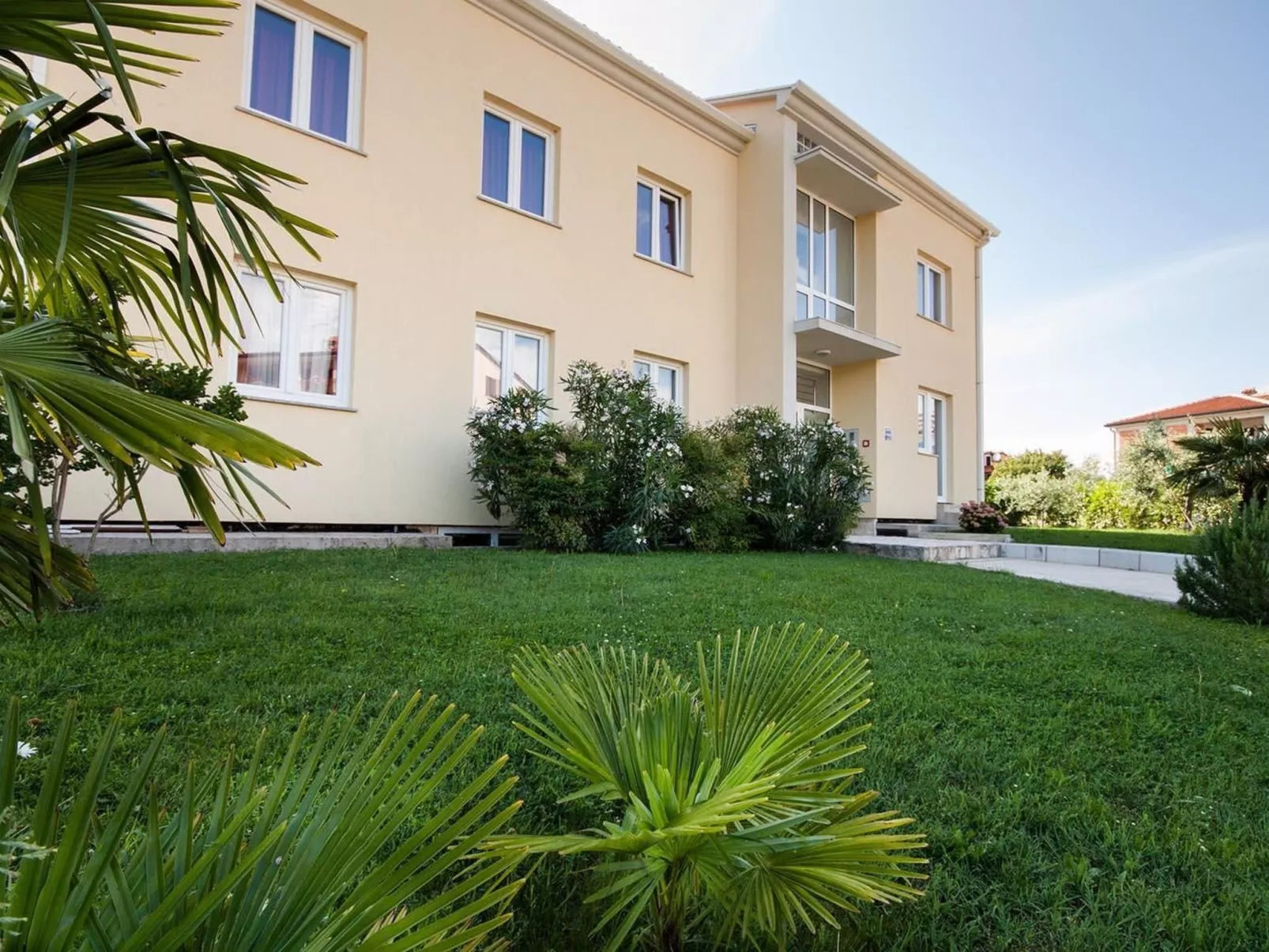 Wohnung mit Terrasse-Draußen