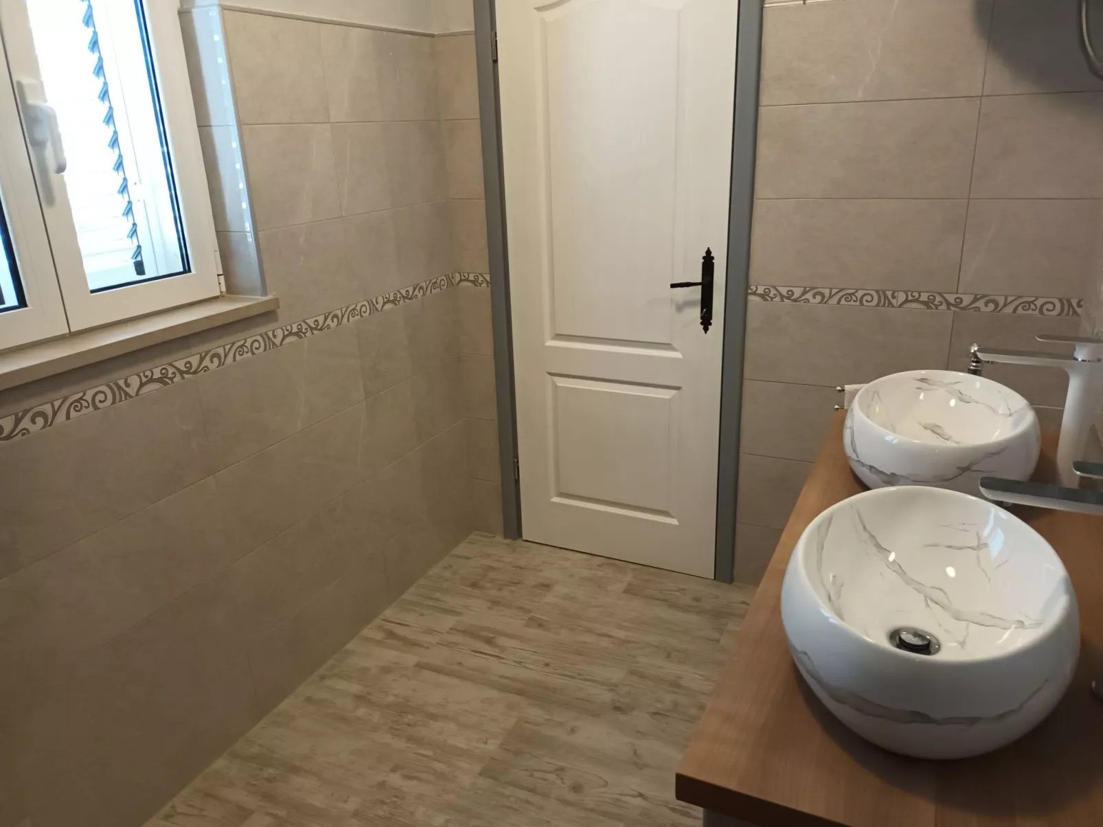 Gesamtes Ferienhaus in Sumartin mit Privatem Pool-Dedans