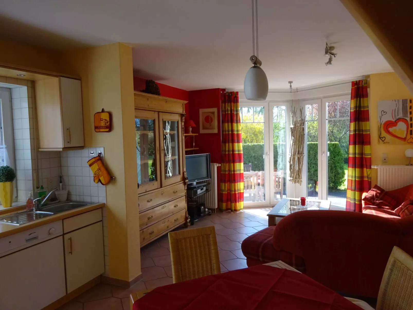 Komfortable Doppelhaushälfte und großem Garten-Drinnen