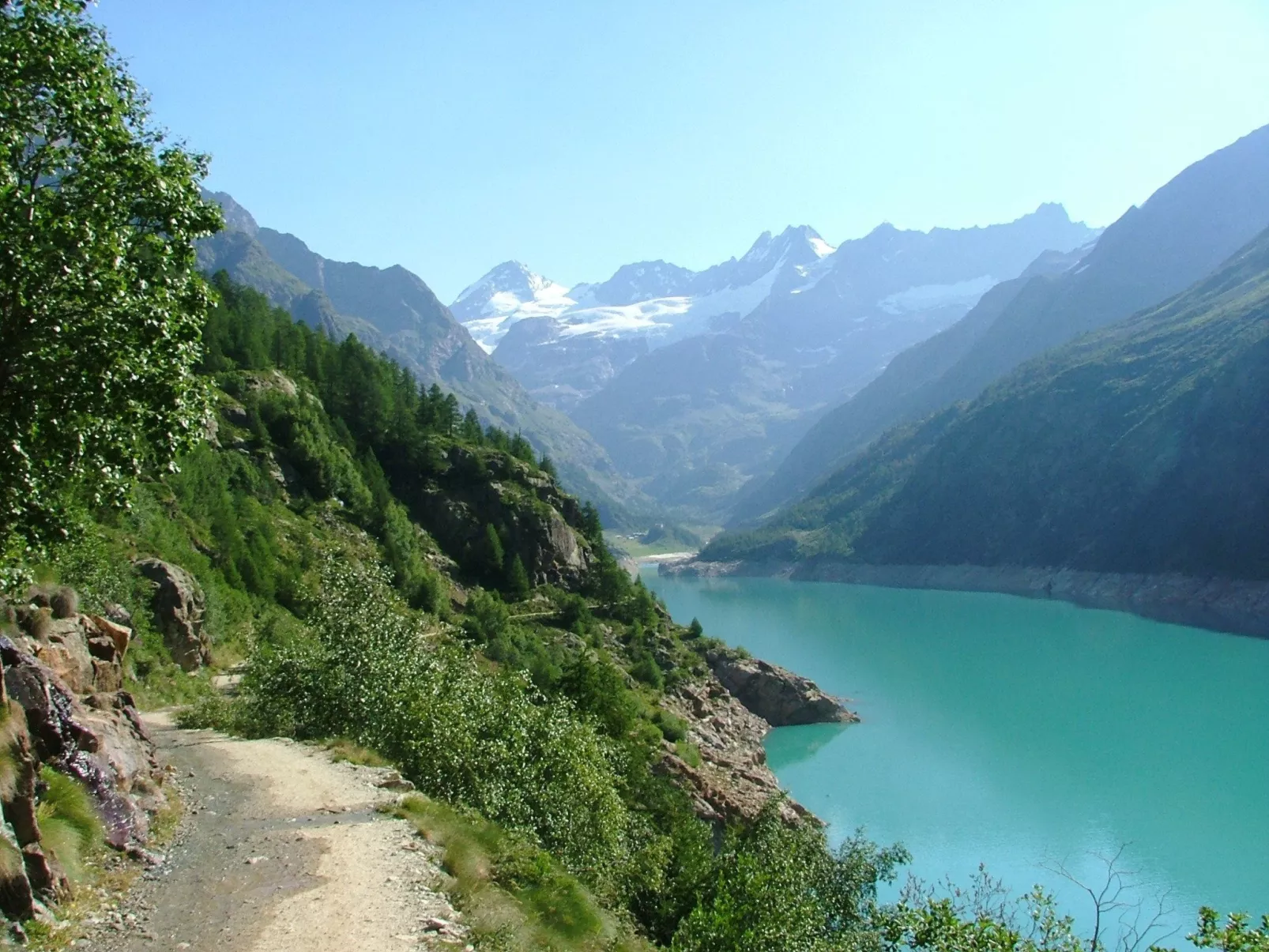 Helle, panoramische Wohnung in den Alpen.-Outside