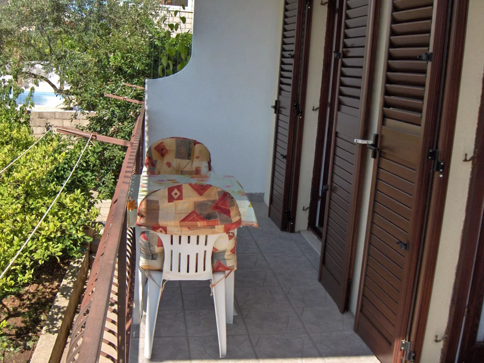 Wohnung im Hochparterre-Drinnen