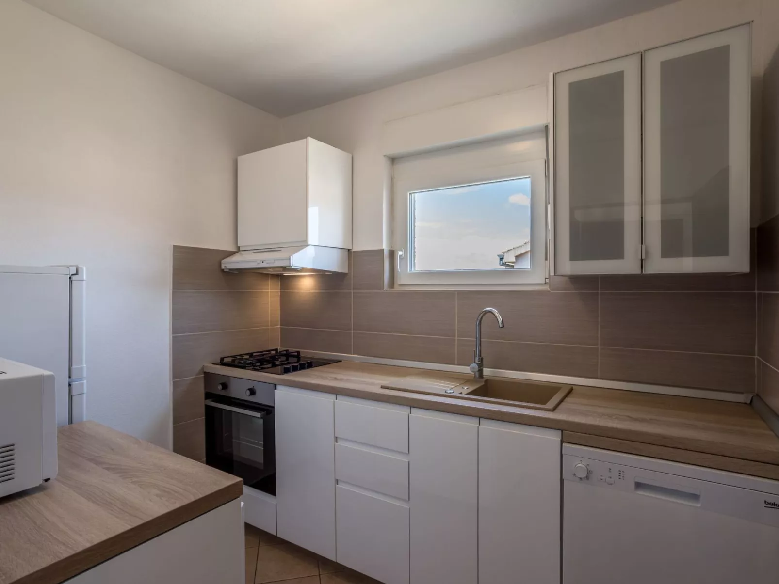 Tihana mit mediterranem Garten-Inside