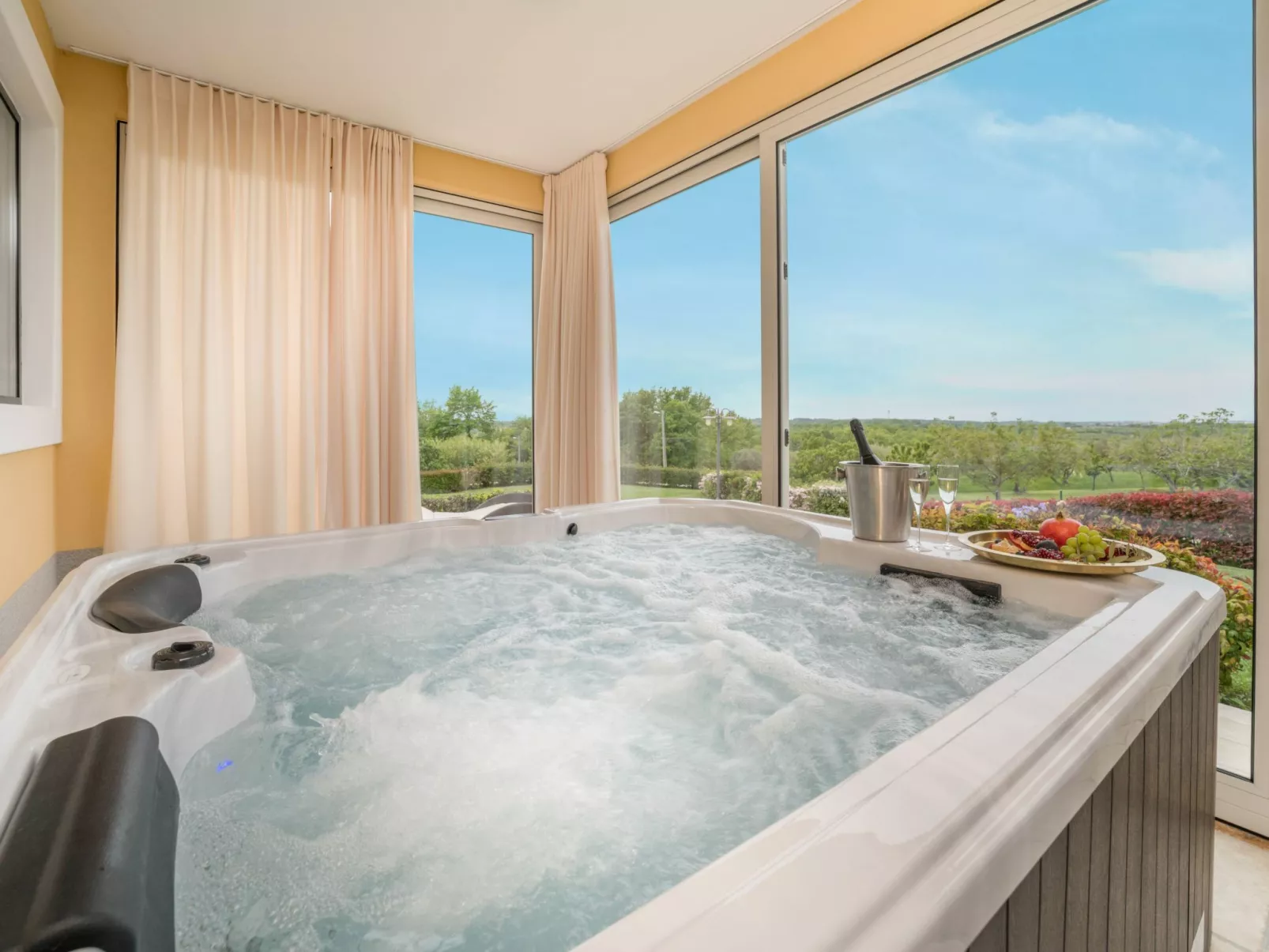 GioEin privater Bereich für 16 Personen, Pool und Sport-Inside