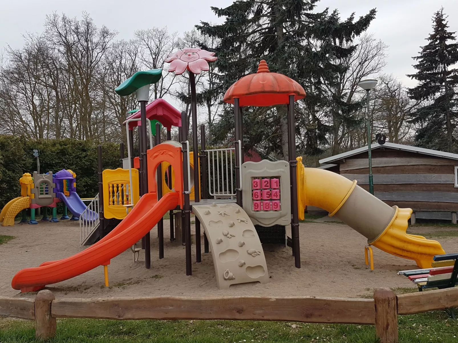 Gemütliches Schwedenhäuschen mit Terrasse-Image-tags.info