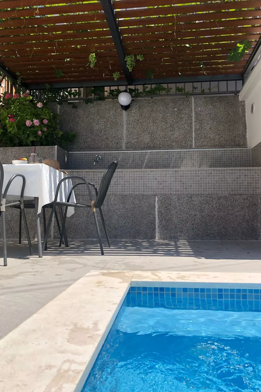 Casa Divani Apartment mit Pool für einen angenehmen Aufenthalt-Draußen