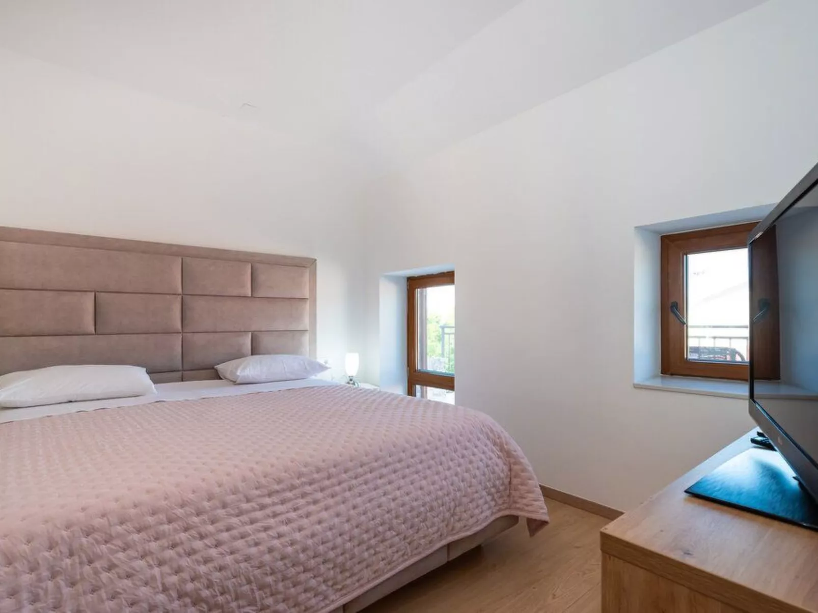 Mit Jacuzzi-TA Leut Agency-Inside