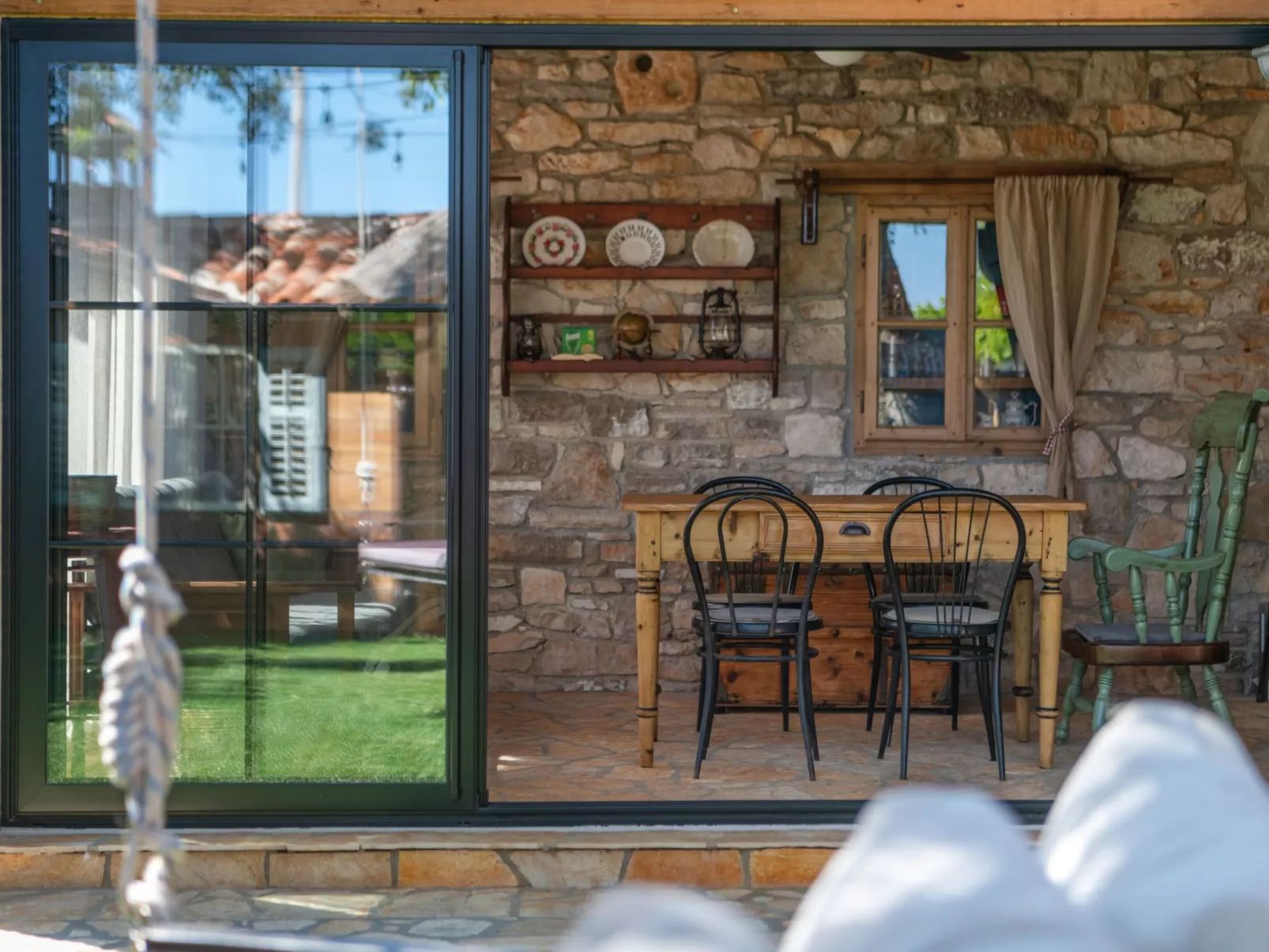 Rustic cozy house Pupy mit private pool und kino-Drinnen