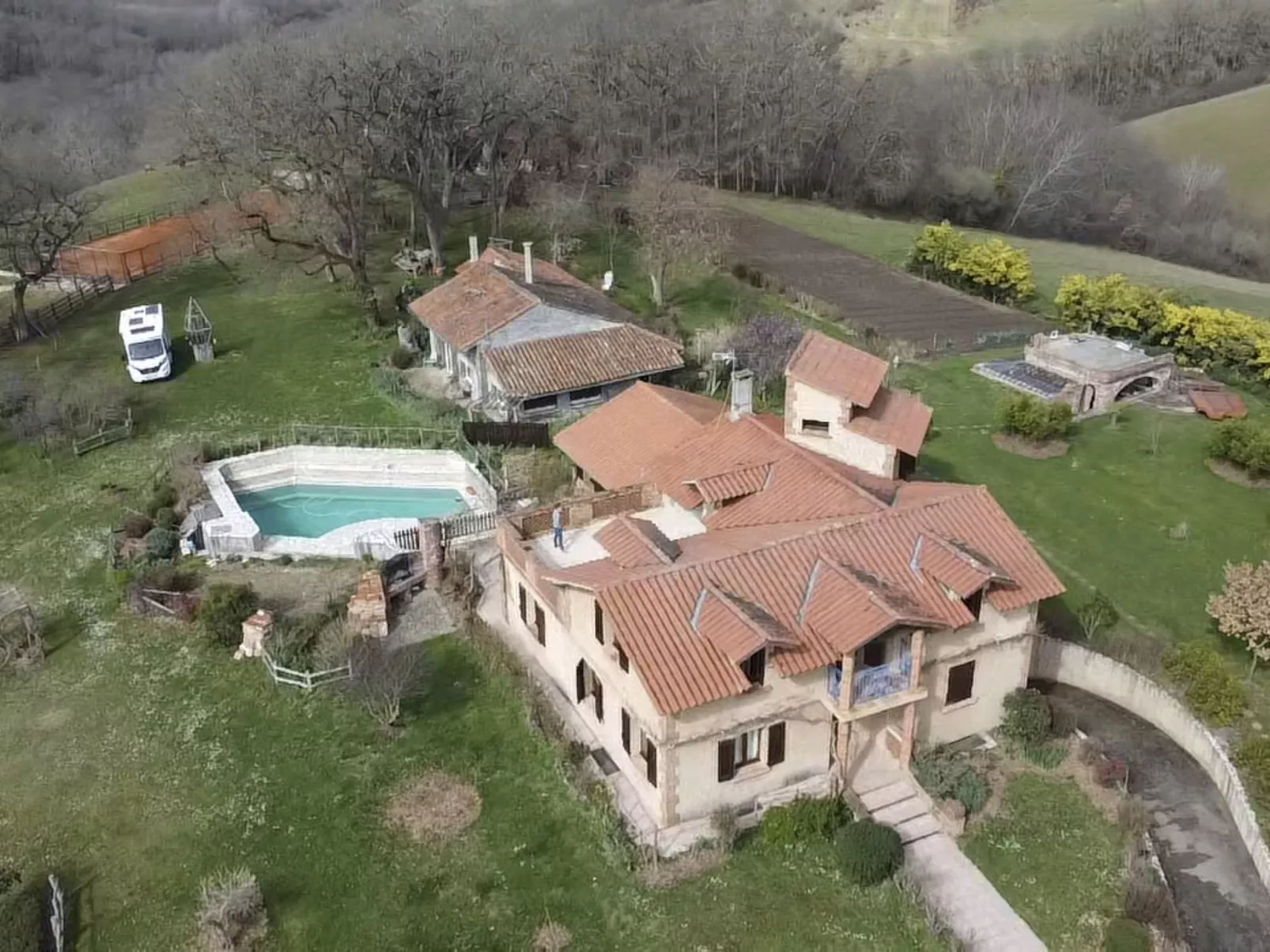 Die Unterkunft für zwei bis sechs Personen, Schwimmbad, Bouleplatz, Spa, Tennis-Draußen