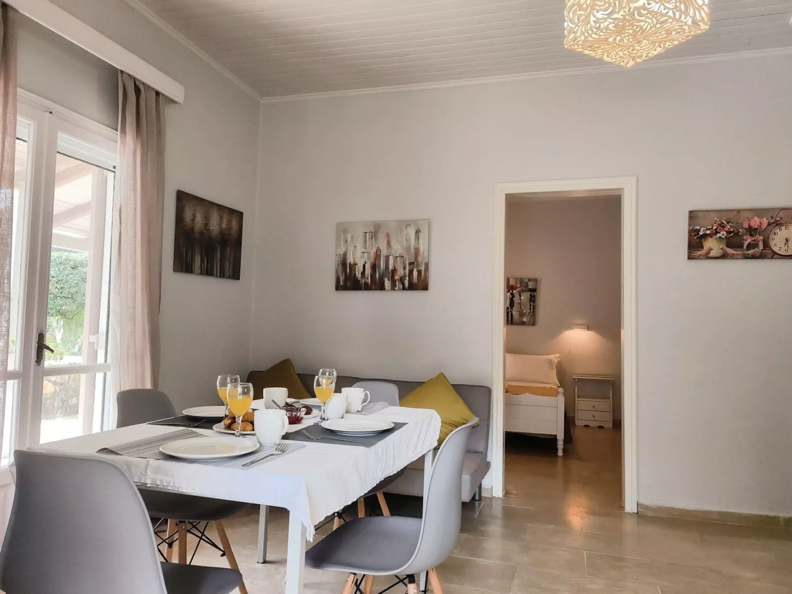 Geräumige Wohnung mit zwei Schlafzimmern in der Nähe des Sandstrandes-Inside