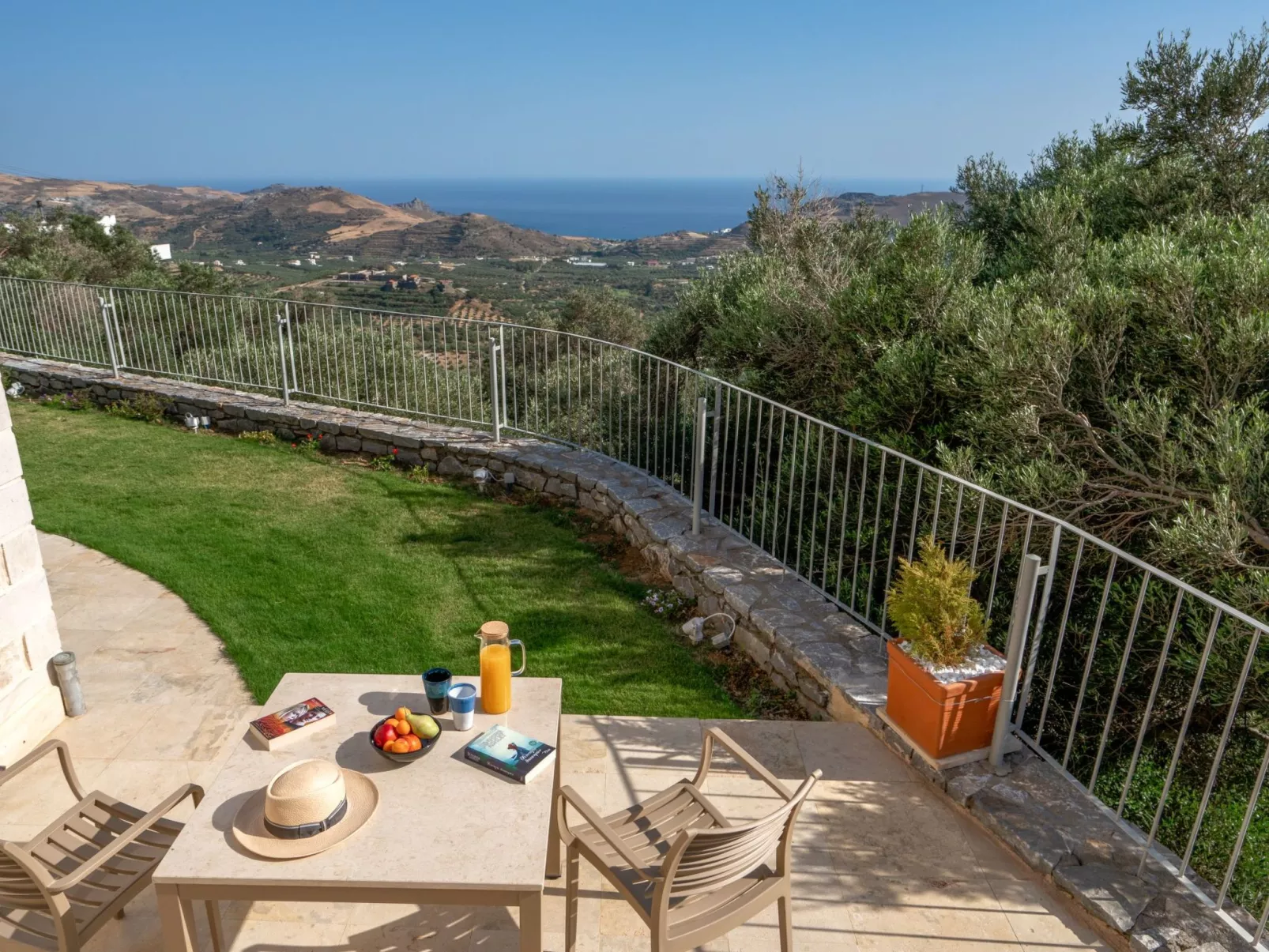 Aloni-Villa-Draußen