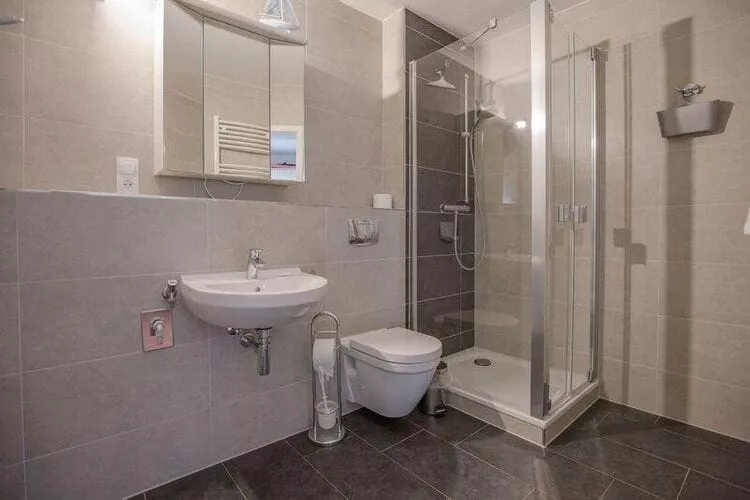 Typ E EG oder OG 4 Personen-Bathroom
