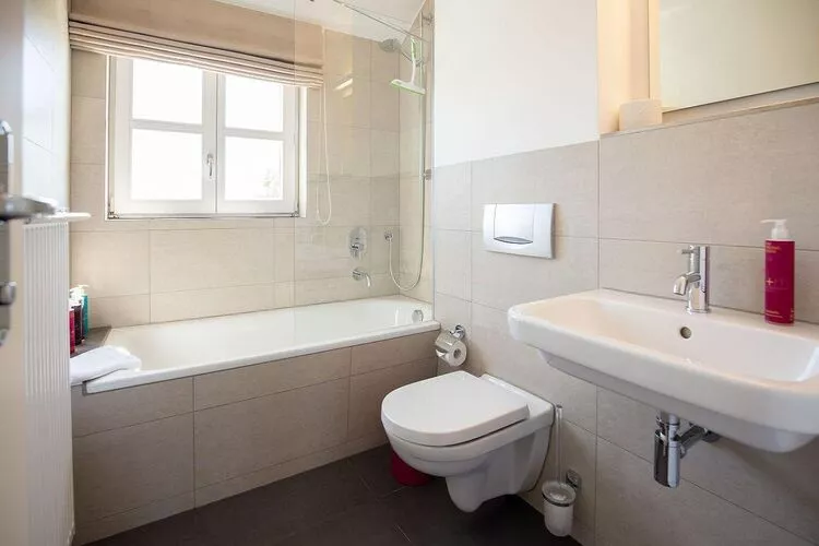 Typ E EG oder OG 4 Personen-Bathroom