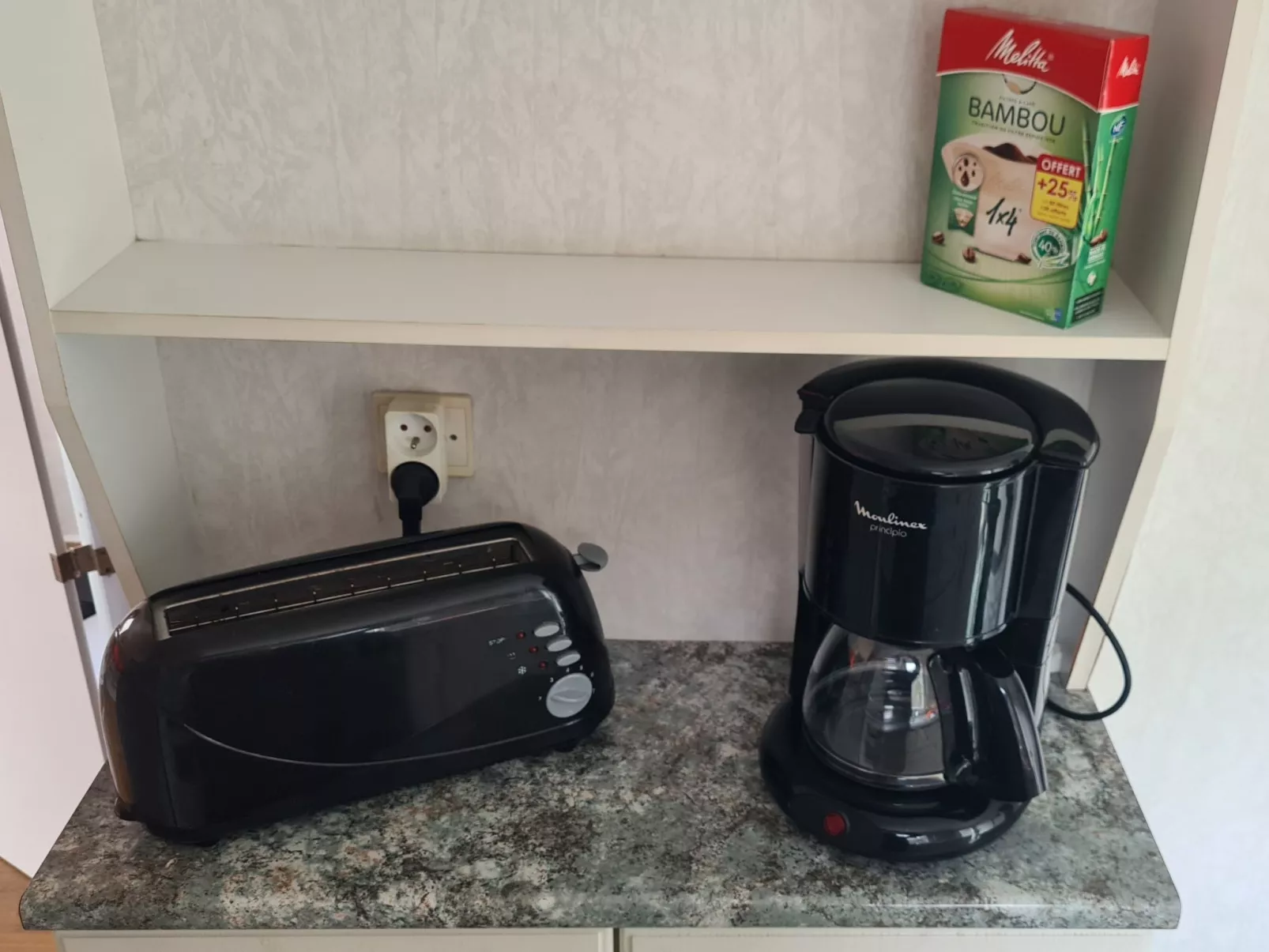 Mobiles Haus mit Blick auf das Wasser-Inside