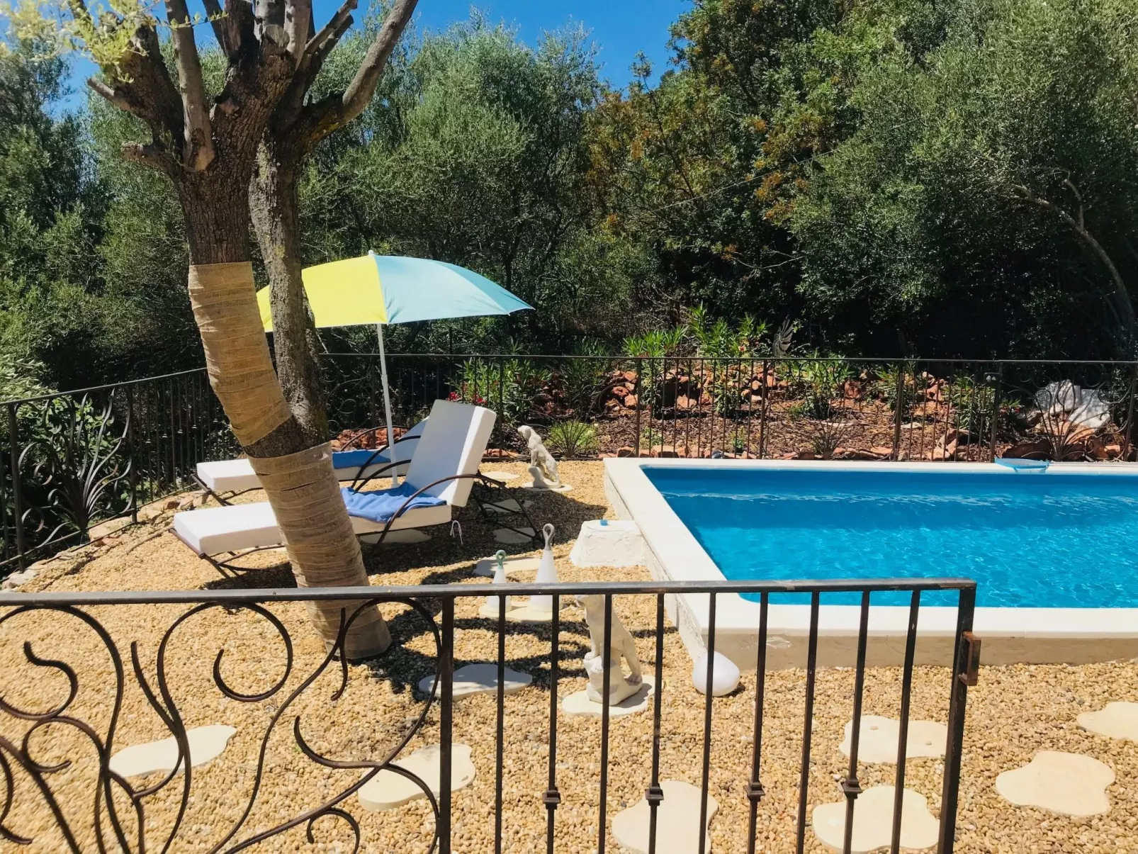 Villa "Les Alloes" - Draußen