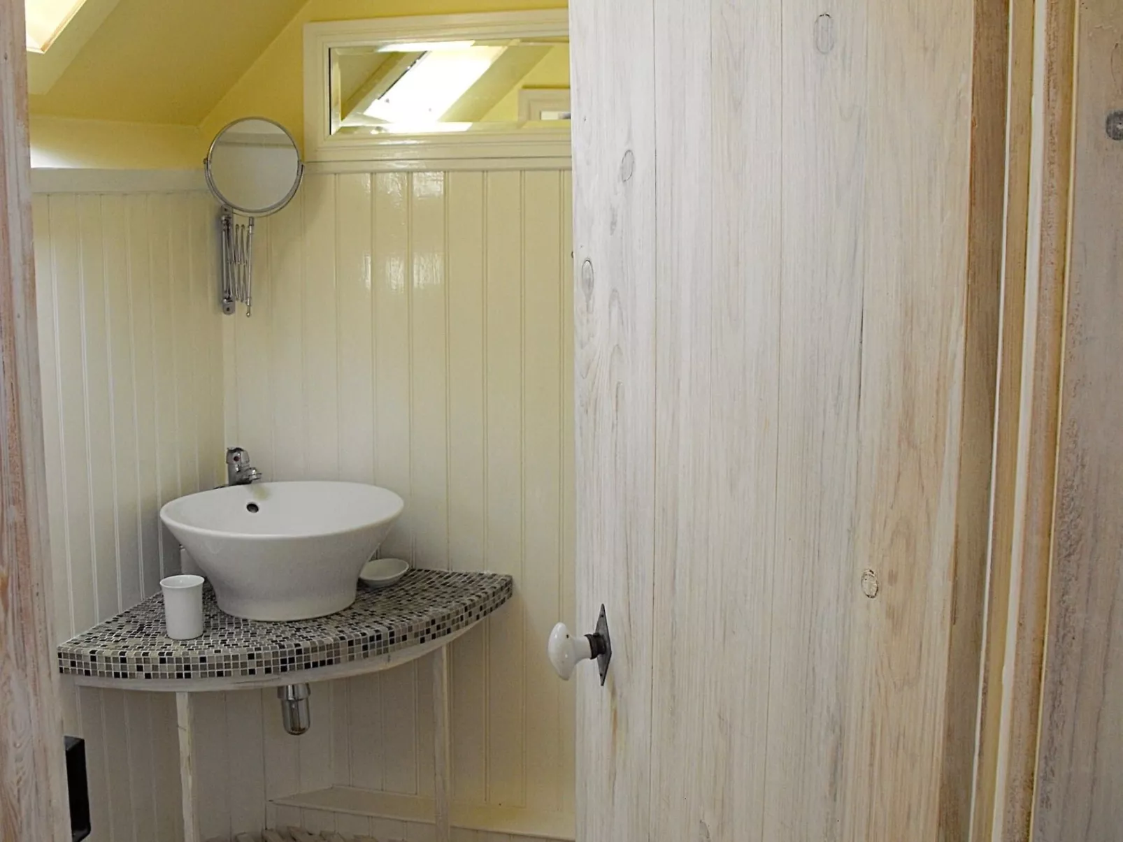 Kleiner Kokon mit seinem geheimen Garten-Inside