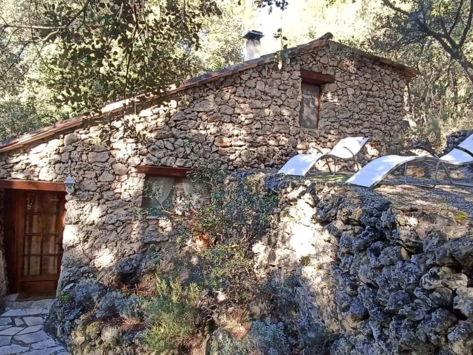 In Sillans-La-Cascade mit Garten-Draußen