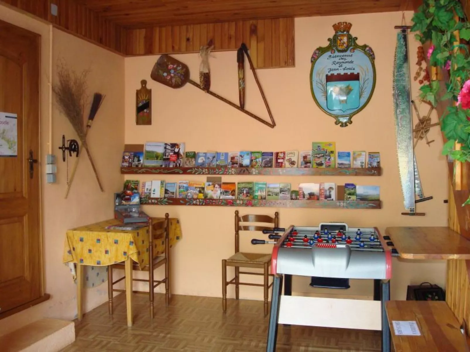 Das Gîte Fleuri mit einer herrlichen Aussicht-Drinnen