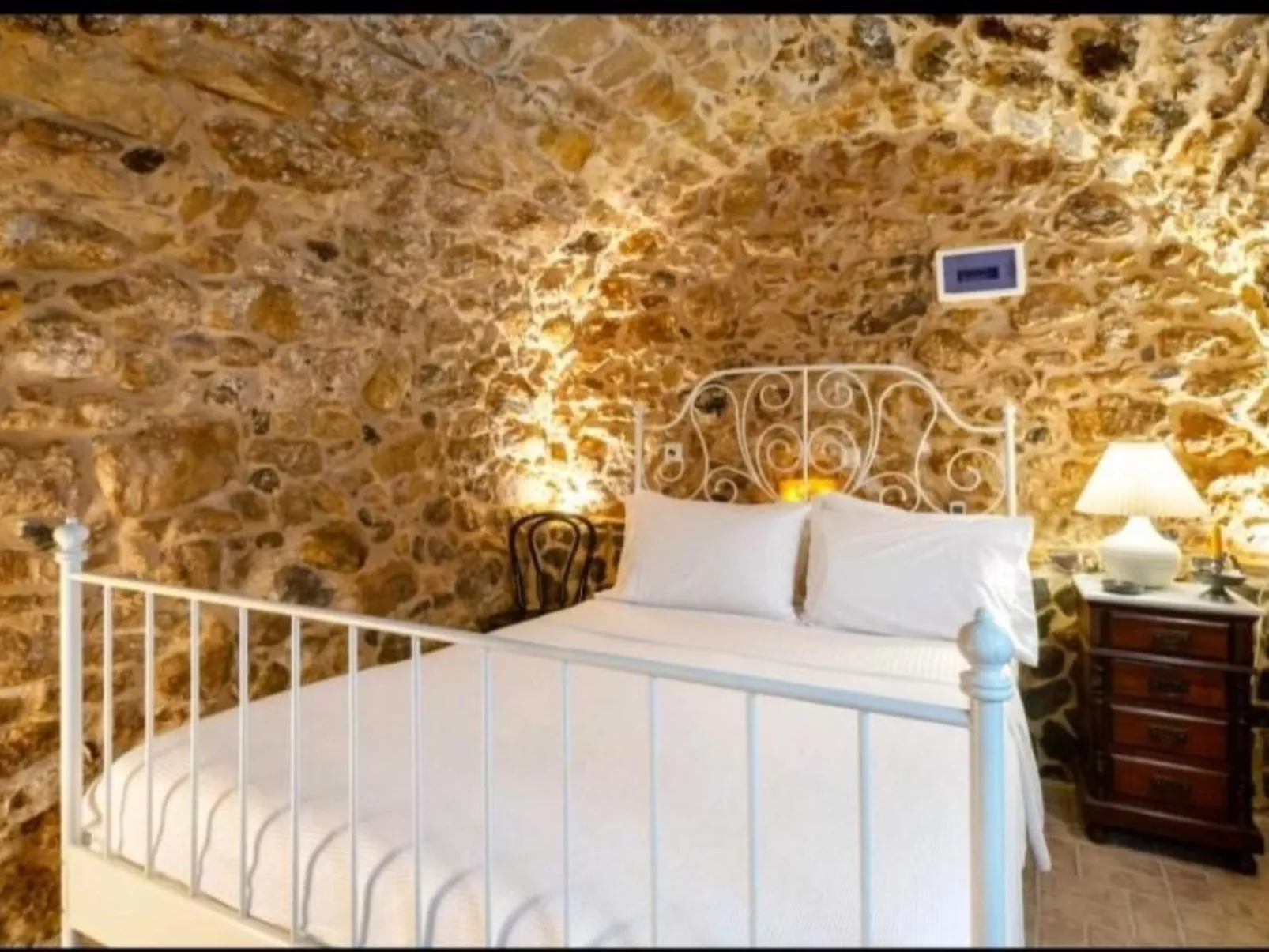 Mit Blick auf das Wasser-Drinnen