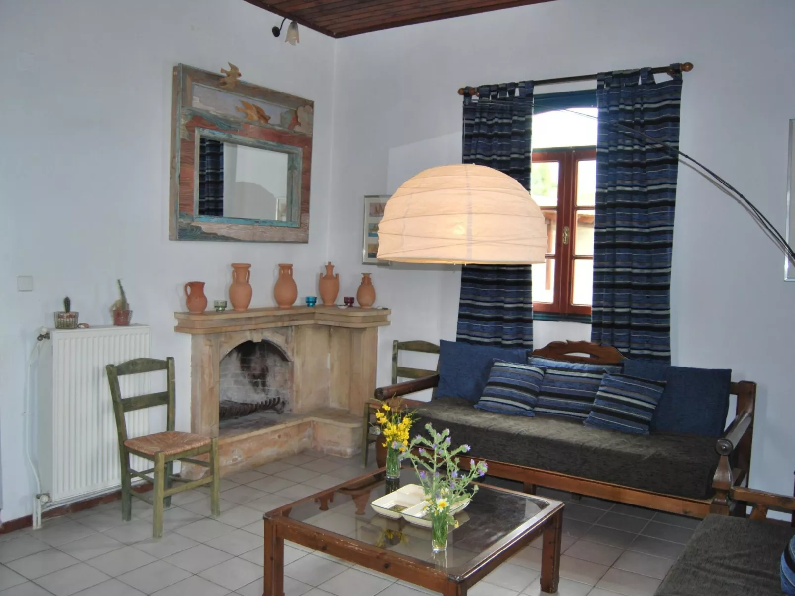 Spiti Limnos, idyllisch gelegen im Orangenhain-Drinnen