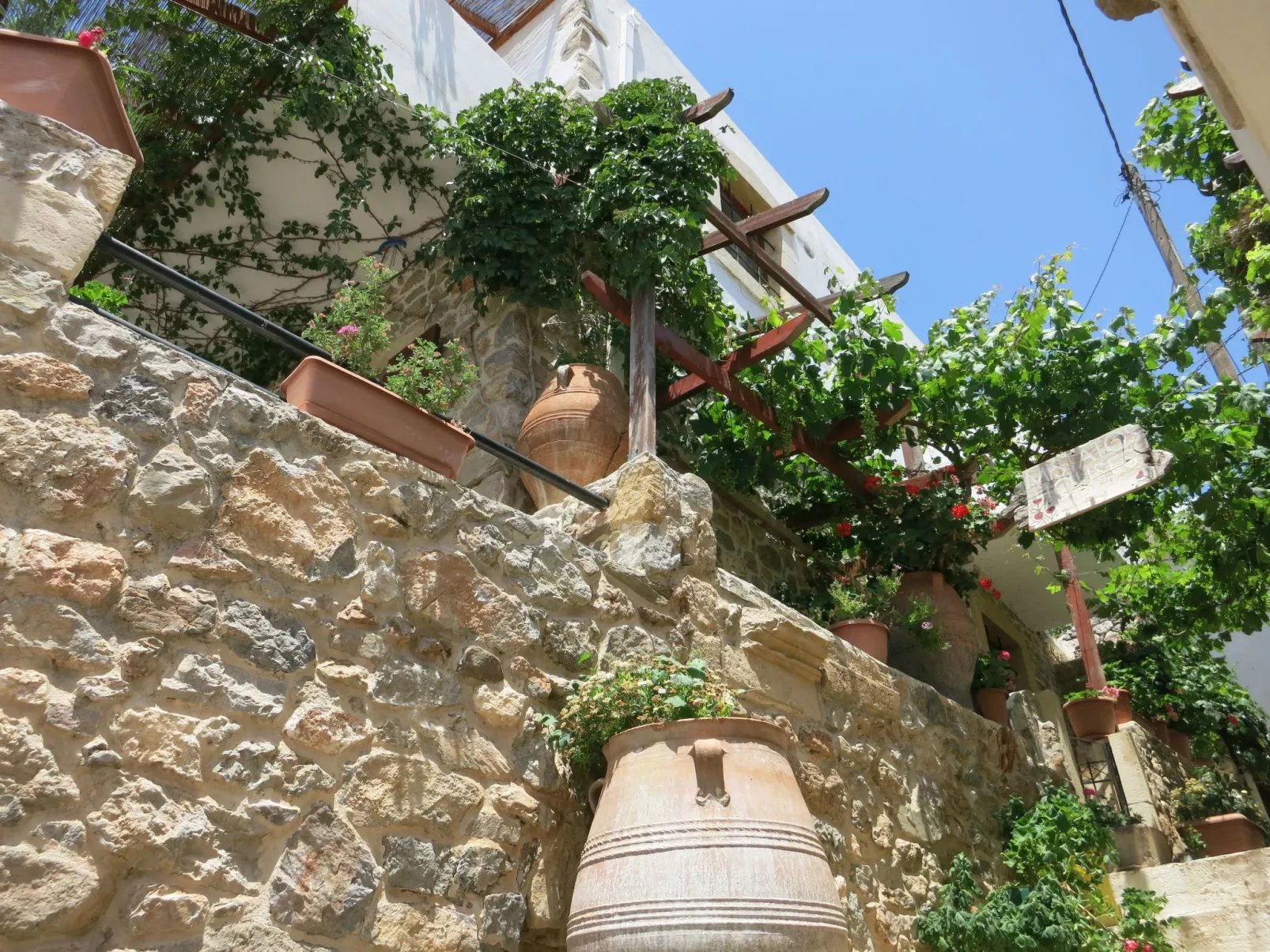 In Pefki mit Terrasse und Grill-Dehors