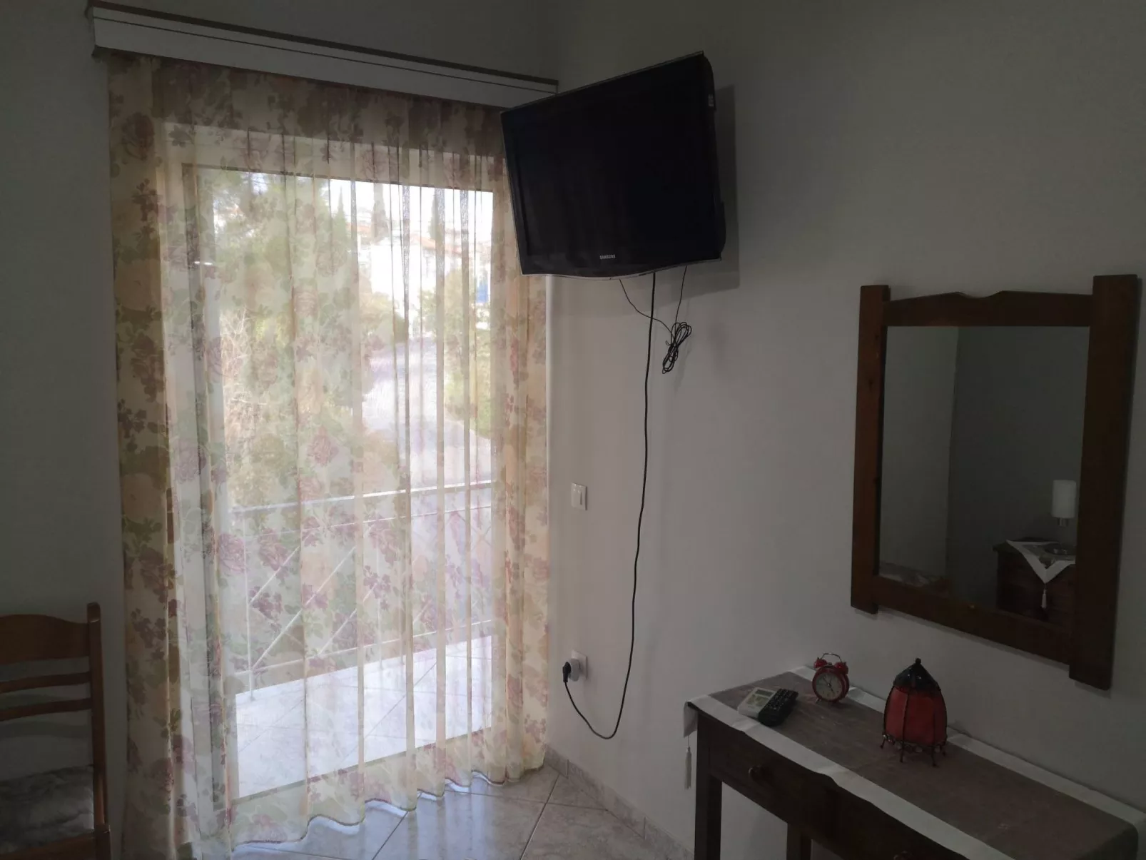 Mit Blick auf das Wasser-Inside