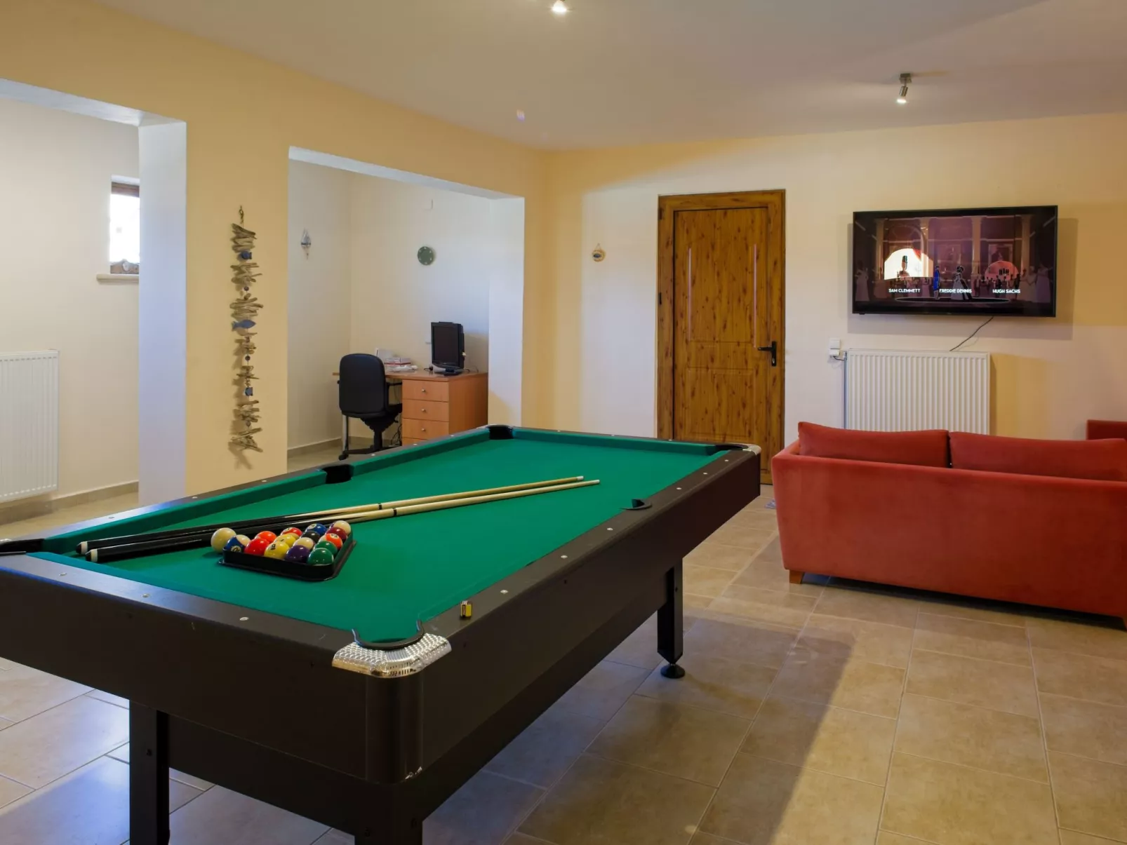 Traditionelle Villa mit privatem Pool-Drinnen