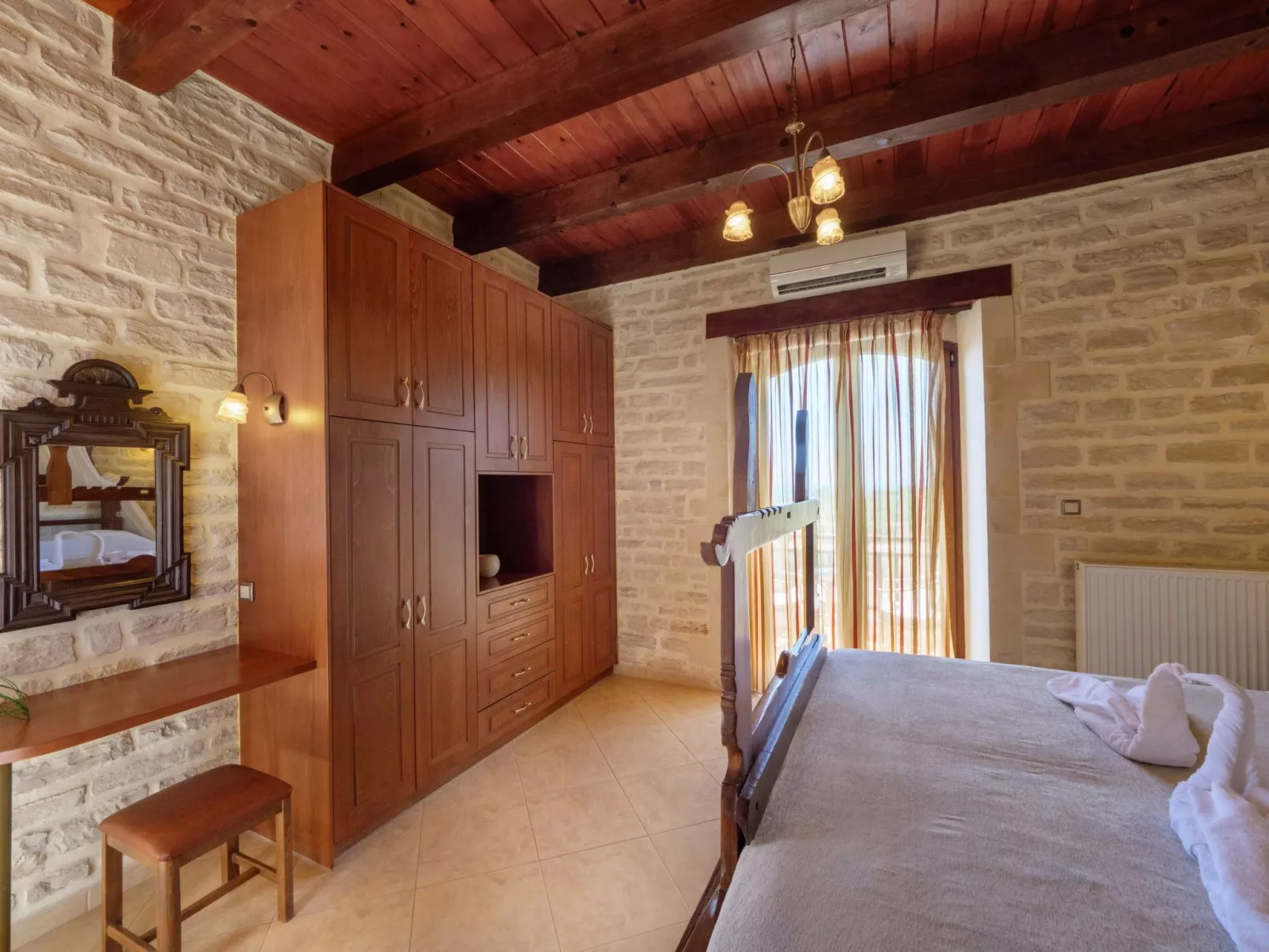 Familienfreundliche Villa mit Pool, BBQ, Kinderbereich-Inside