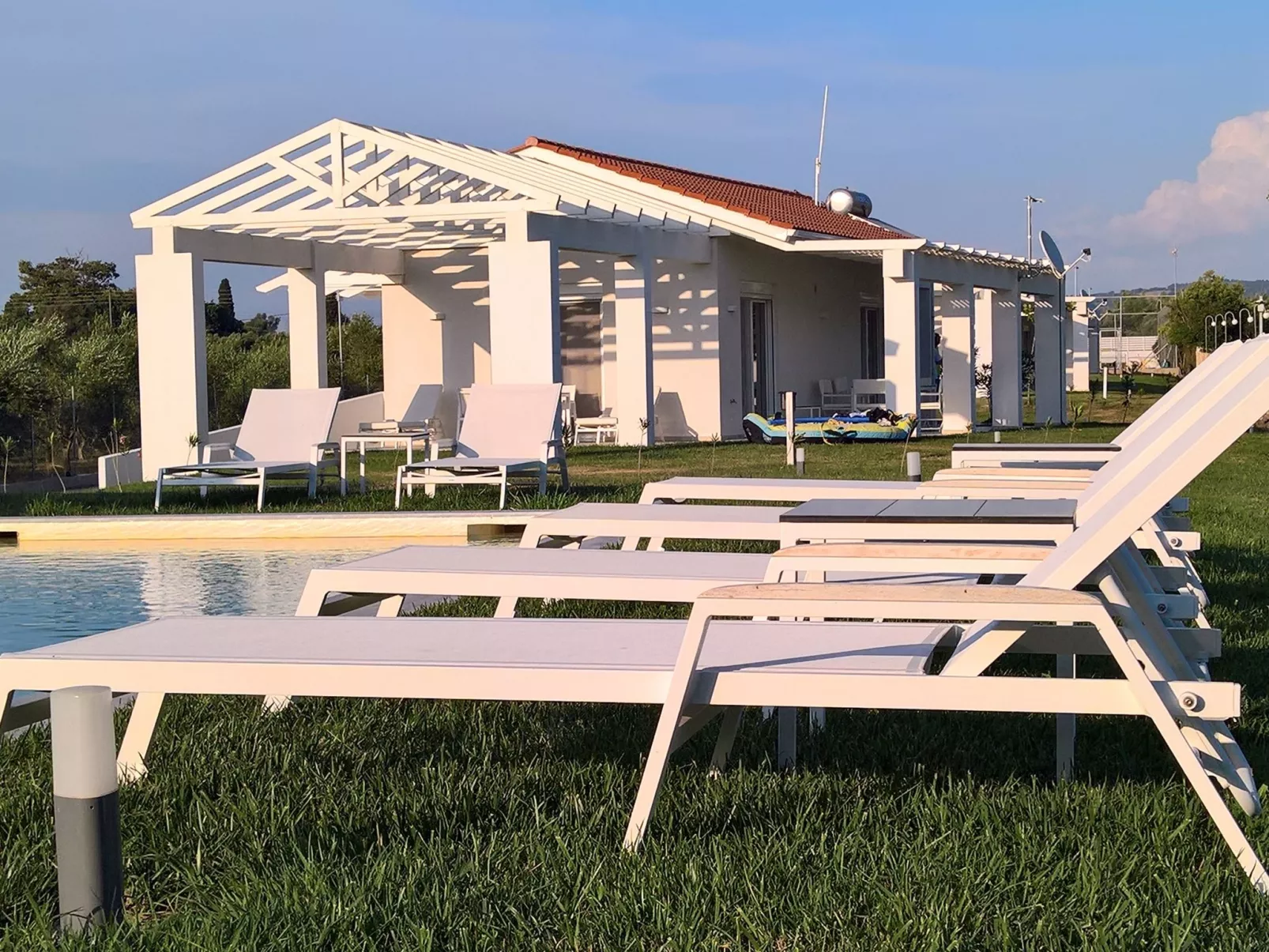 White Villas GV-Outside