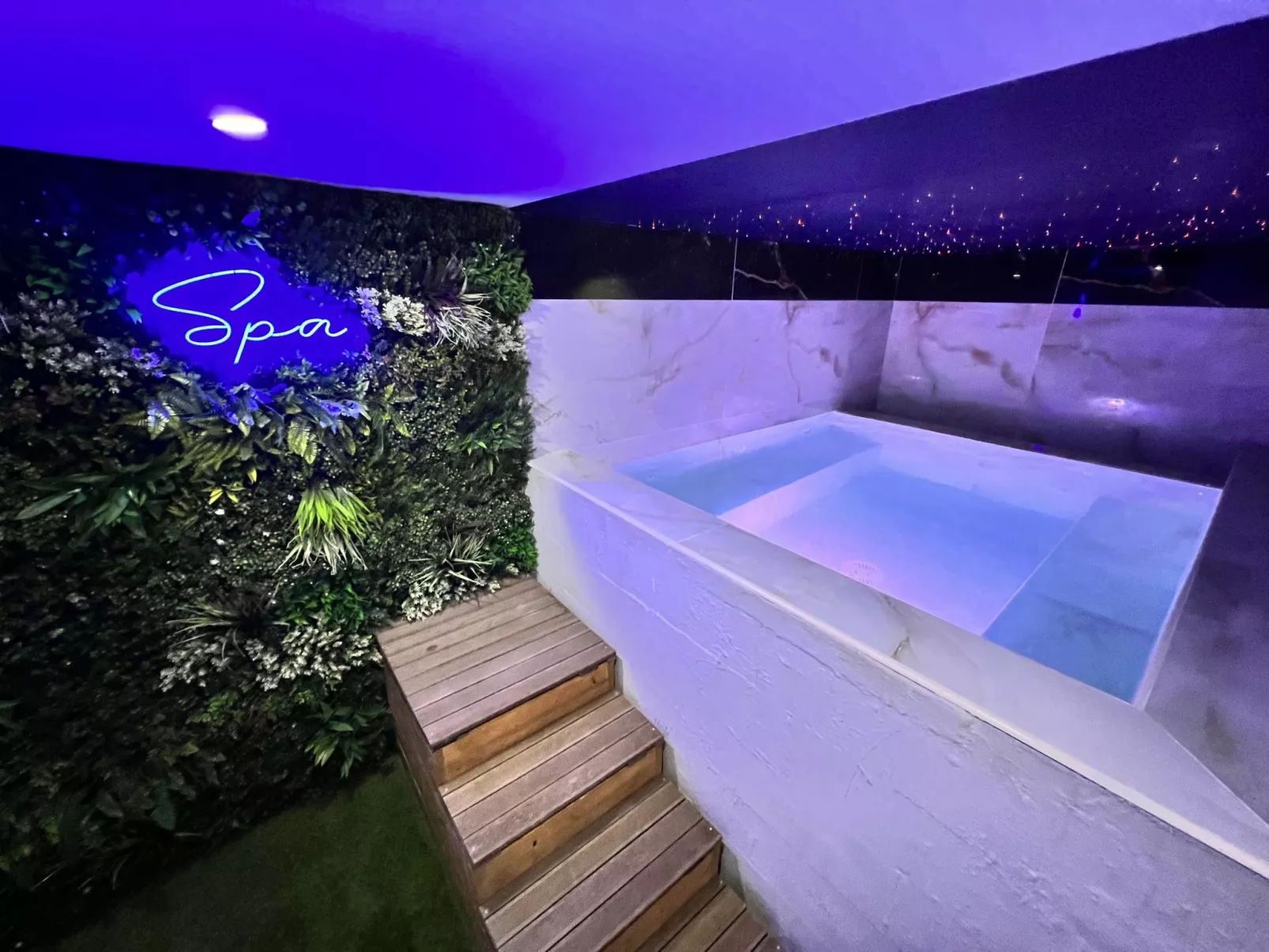 Mit eigenem Pool-Draußen