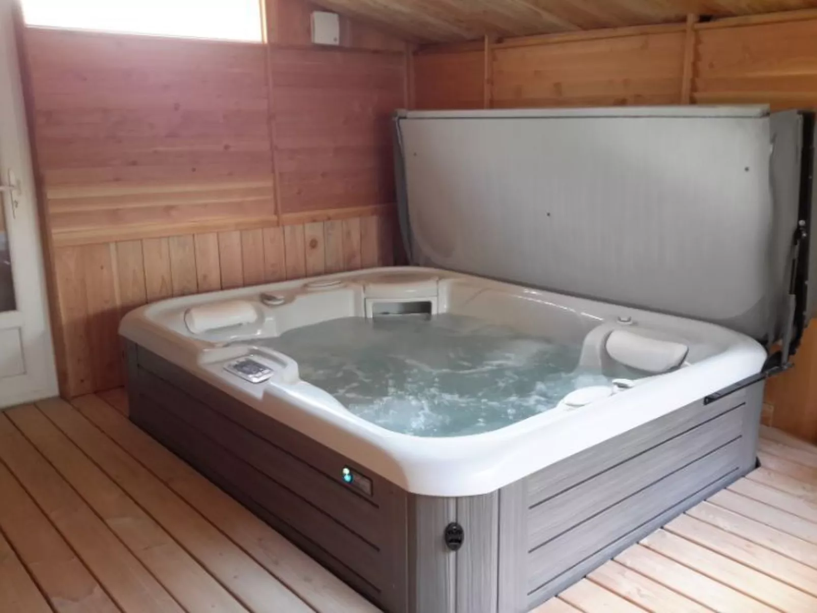 La petite maison sous les pinins-innenpool-Draußen