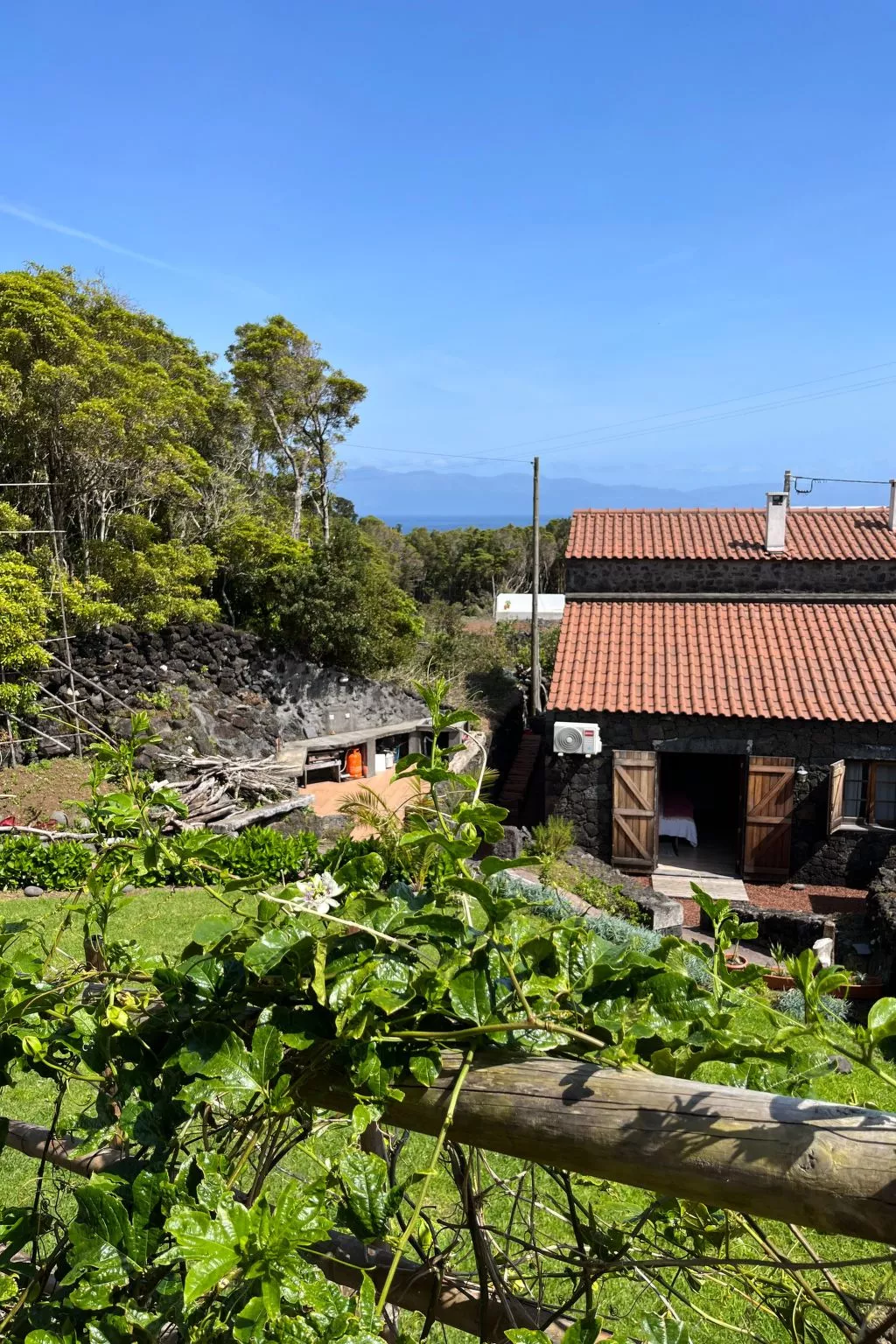 "Vinea Lava" mit Blick auf das Wasser-Outside