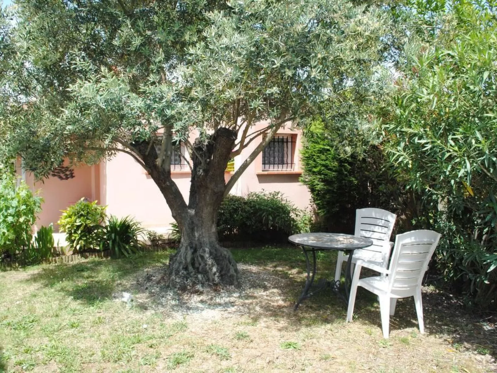 Haus "Les Cyprès" mit Gemeinschaftspool-Draußen