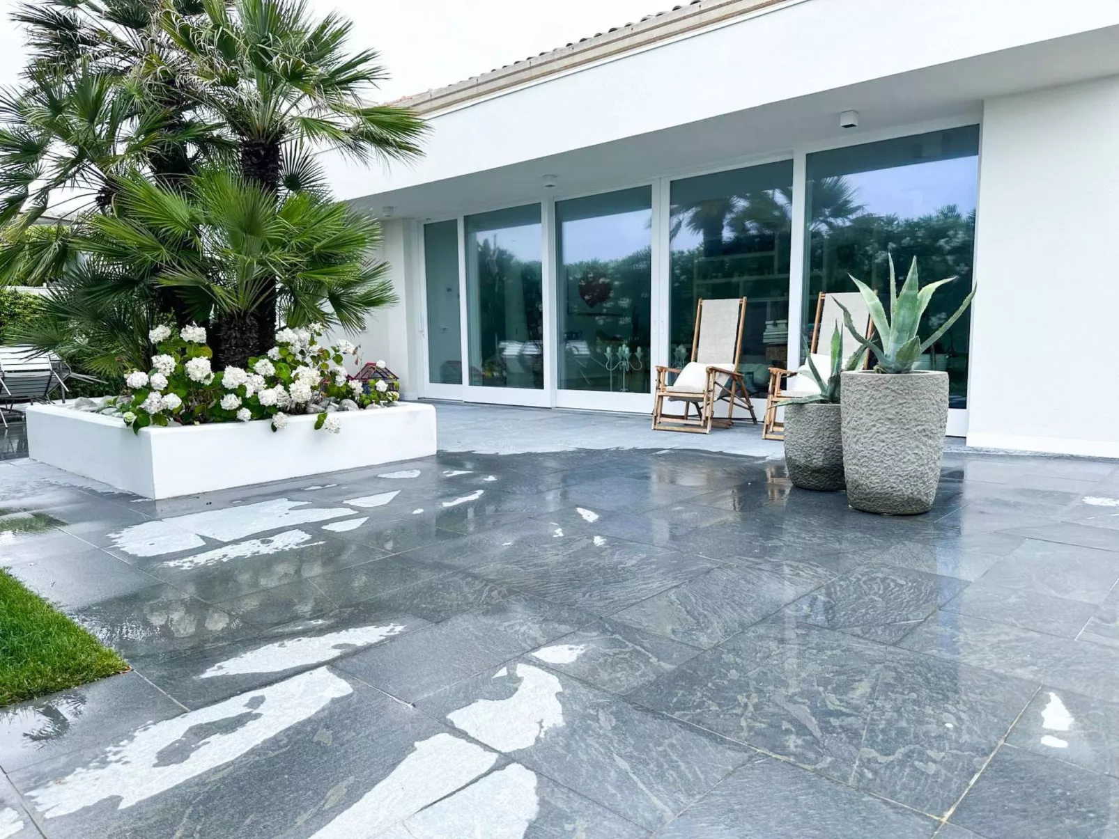 Elegante Villa am Strand, Jacuzzi und Garten-Outside