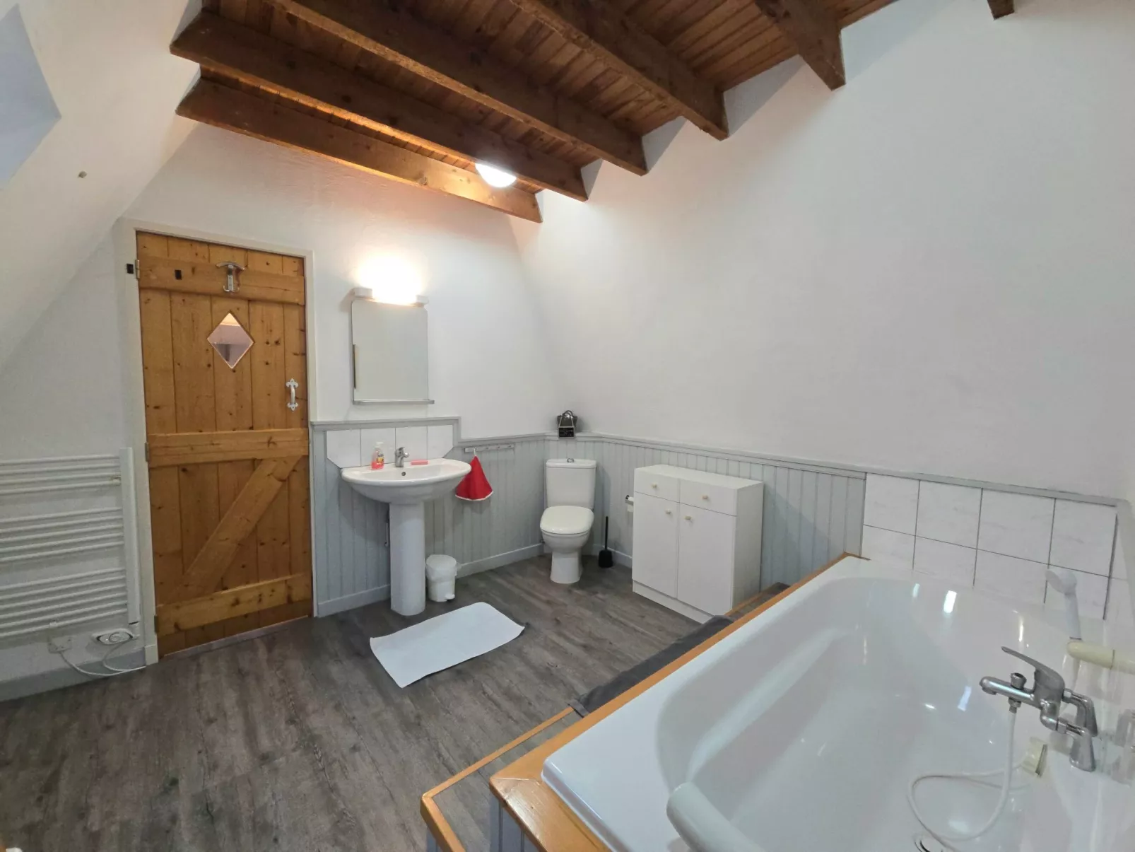 Geräumiges Ferienhaus mit Charme in der Dordogne-Drinnen