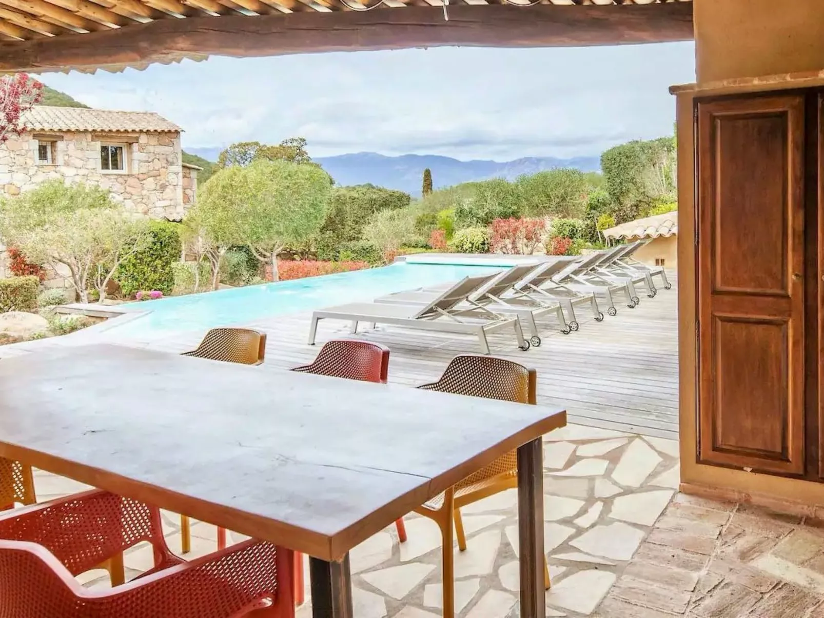 Luxusvilla aus Stein Concadoro-Image-tags.info