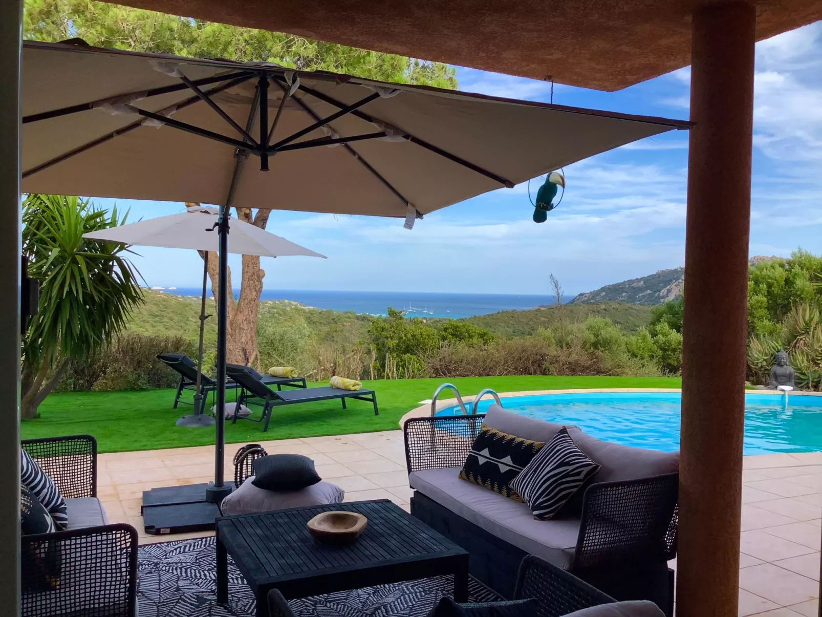 Ferienvilla "Azura" mit eigenem Pool-Drinnen