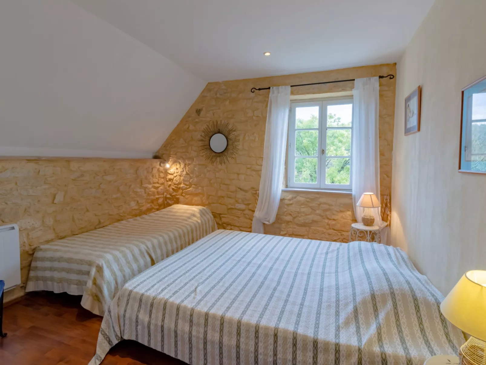 Doppelhaushälfte in einem alten Bauernhof im Périgourdine-Inside