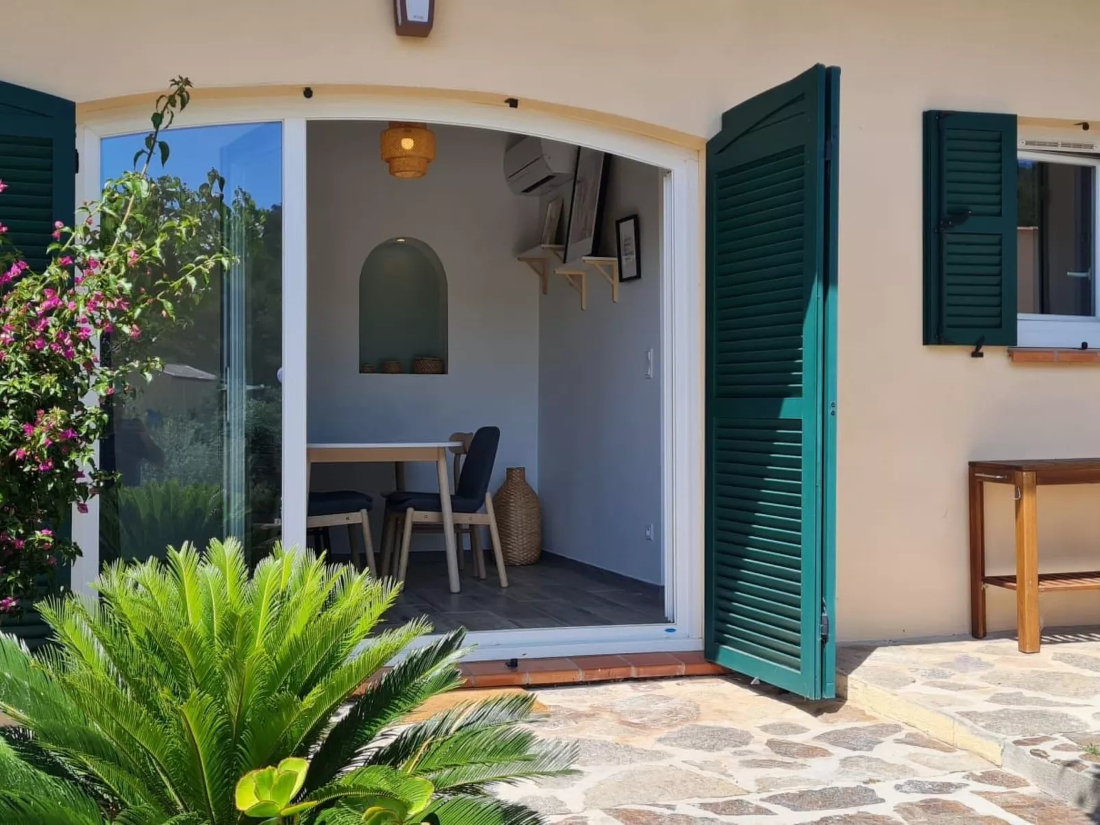 Im Herzen eines Weinguts, schattige Terrasse mit Meerblick, Pool - Draußen