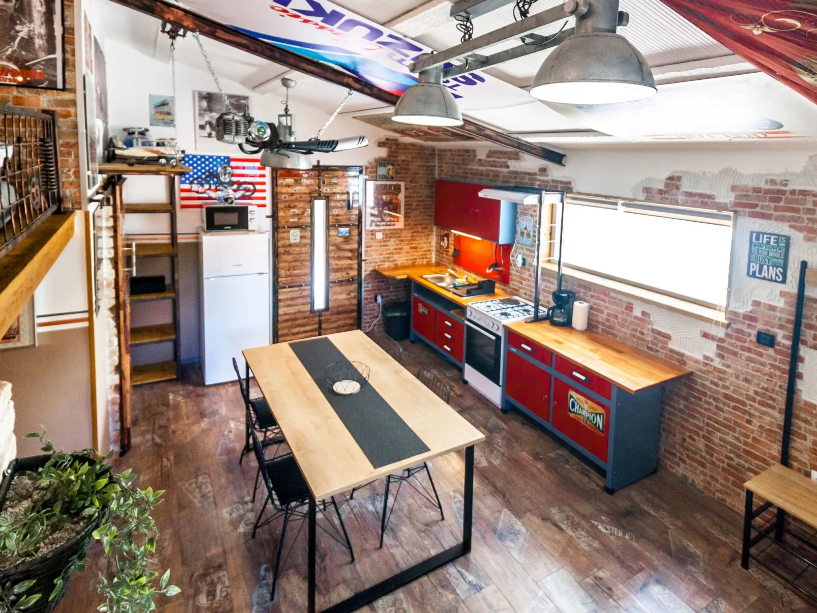 Haus im Industriestil Eni mit privatem Parkplatz-Drinnen