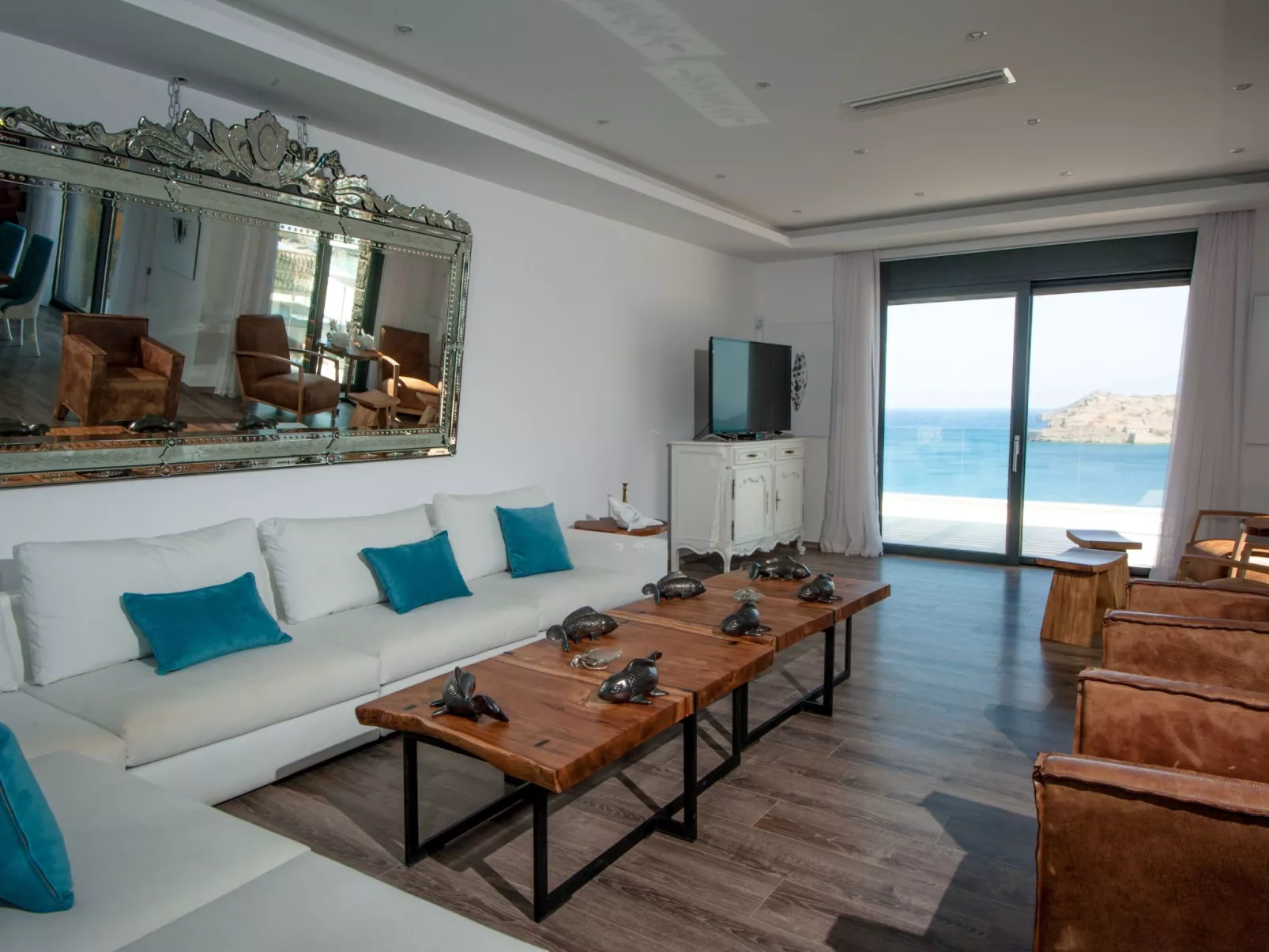 "Villa Dimitra" mit Infinity Pool-Dedans