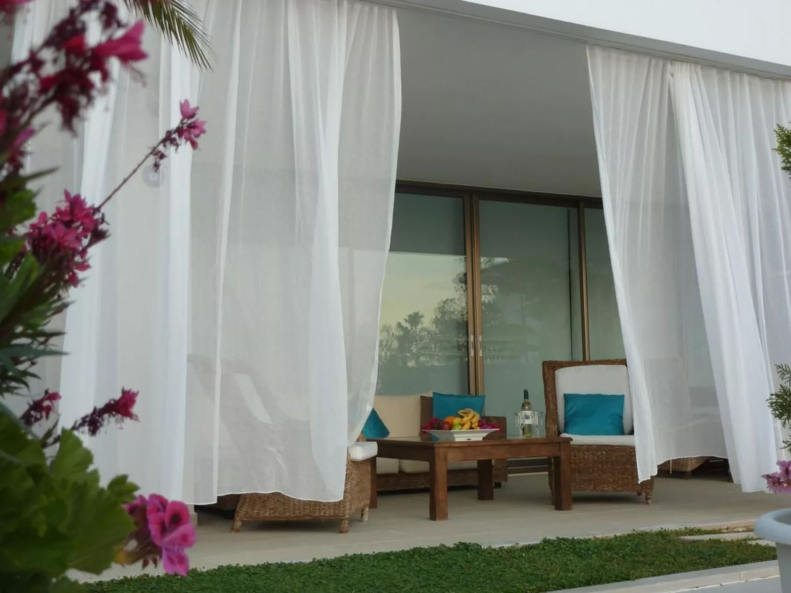 Ferienvilla mit Blick auf das Wasser-Dehors