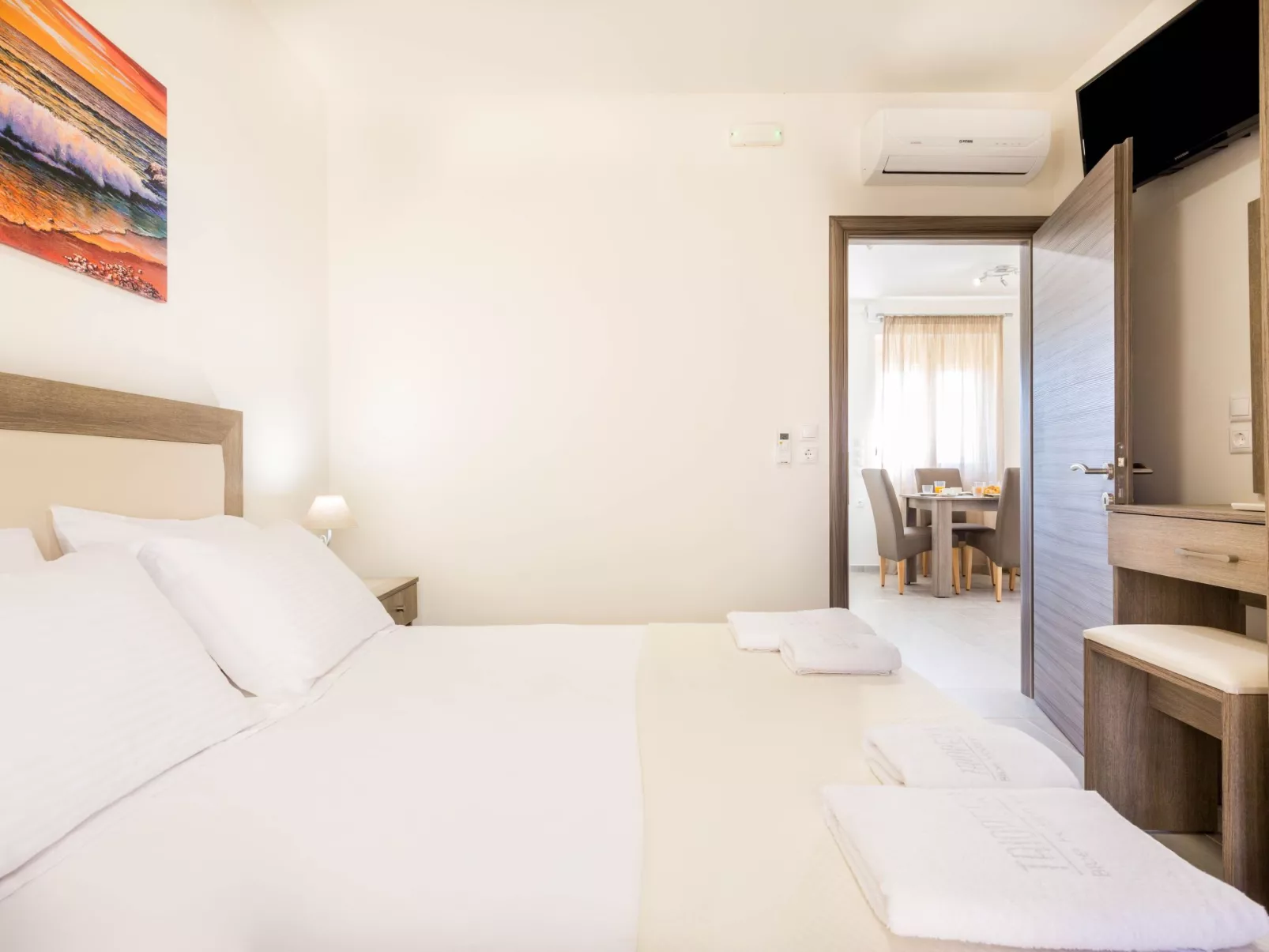 Küstenvilla mit Pool in der Nähe eines ruhigen Sandstrandes-Drinnen