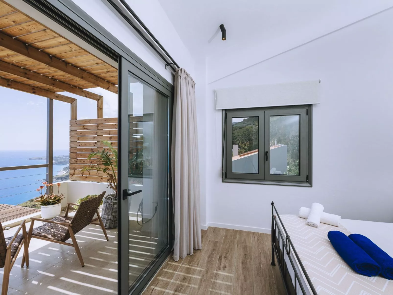 Villa Spiros ist eine renovierte Vermietung voll - Drinnen