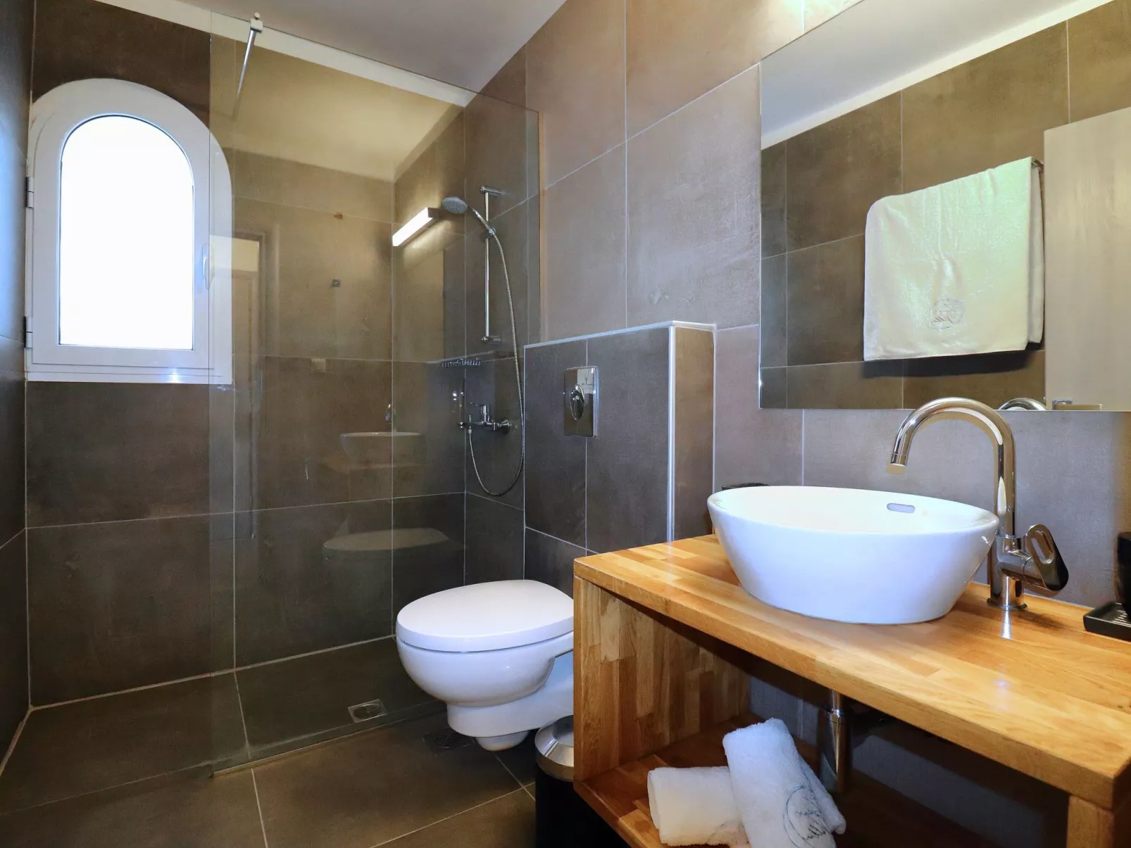 "Faiax" mit eigenem Pool-Drinnen