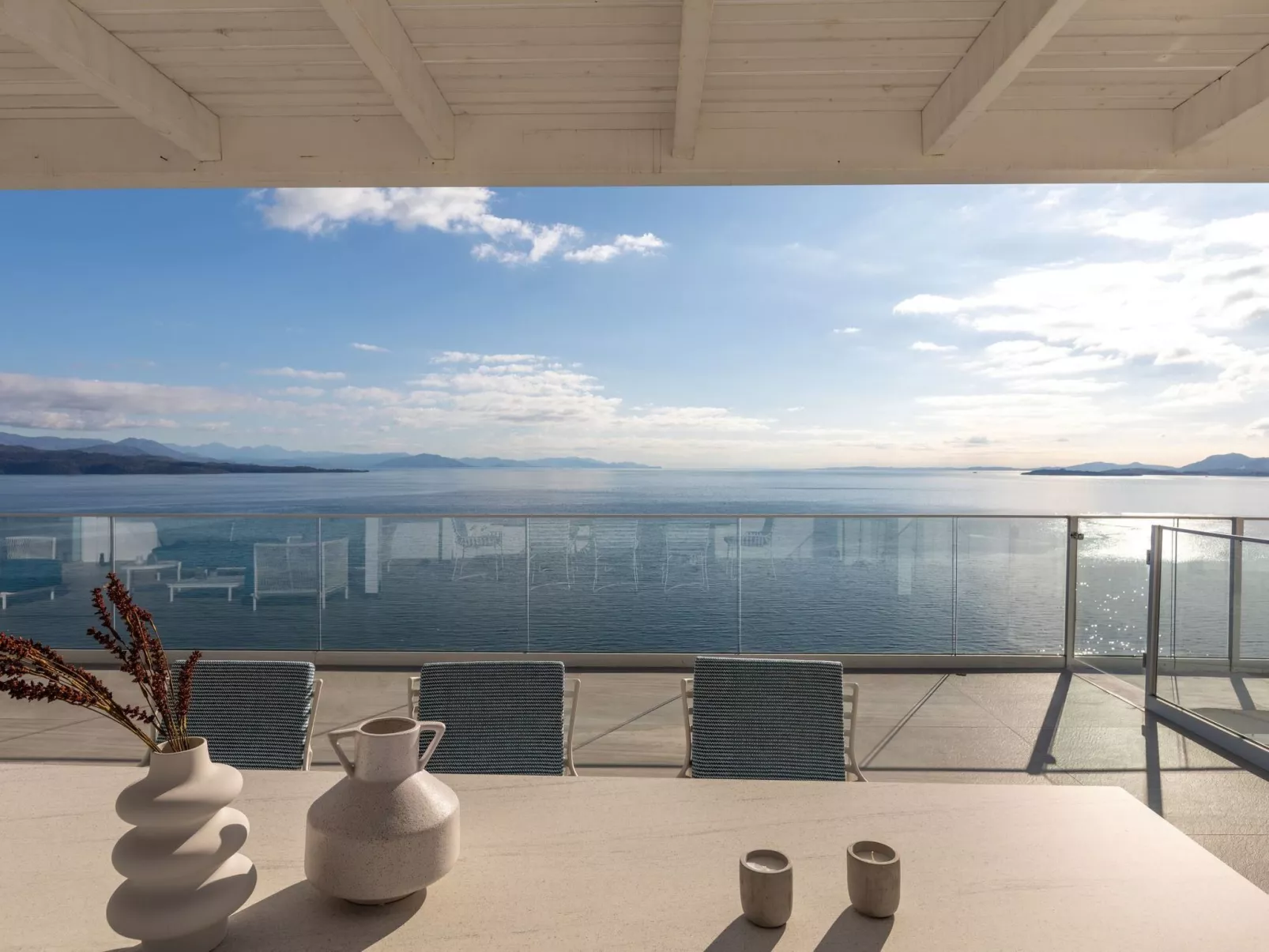 Luxuriöses Apartment mit zwei Schlafzimmern und Meerblick-Outside