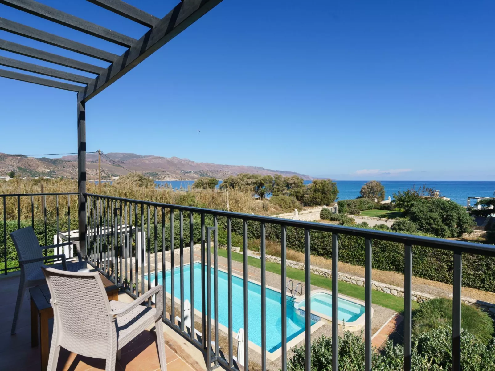 Villa aus Stein, privater Pool, BBQ 30m zum Strand-Draußen