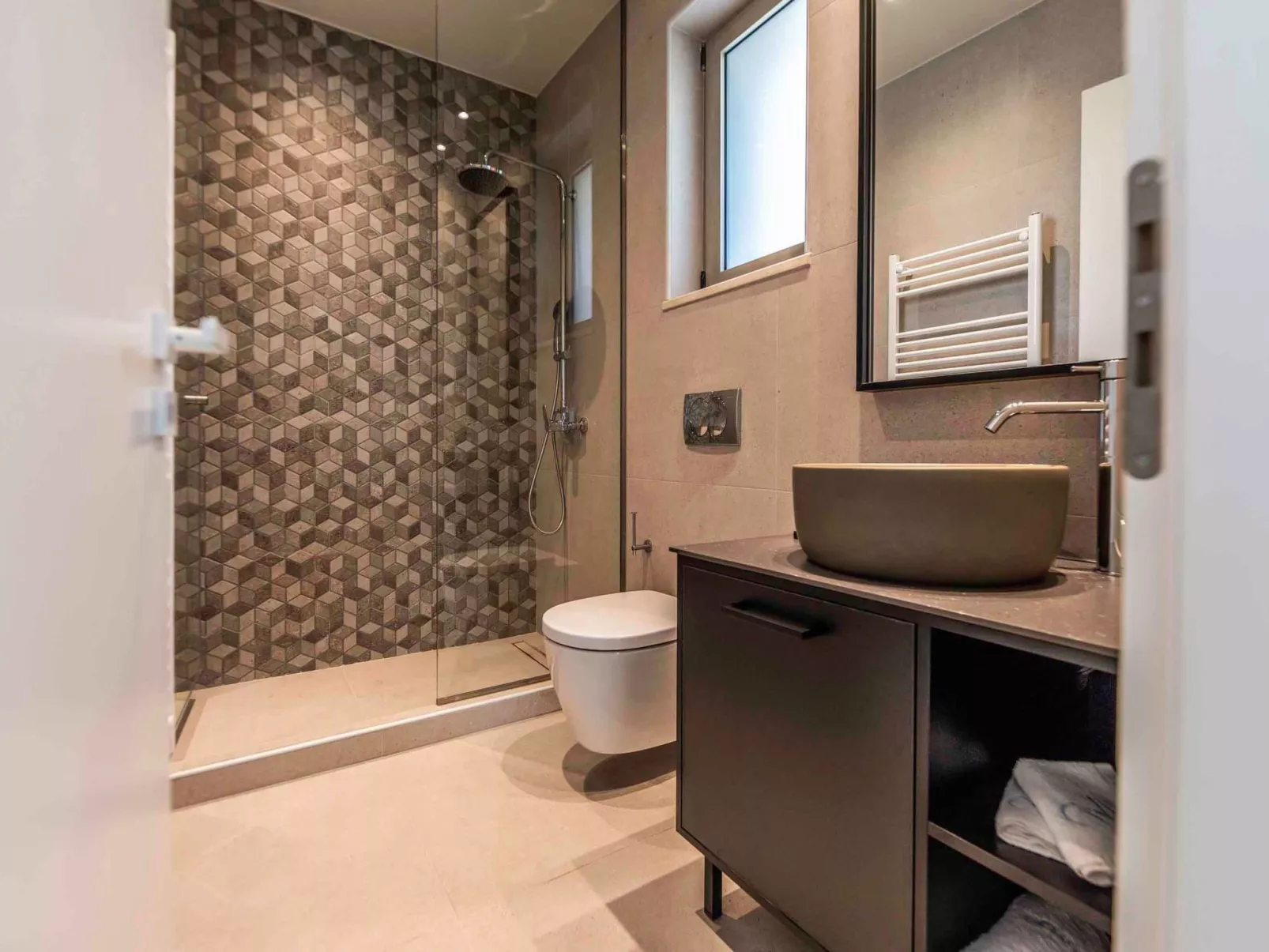 Villa Mare I ''Free'' Beheizter Pool, Unendlich blau-Drinnen