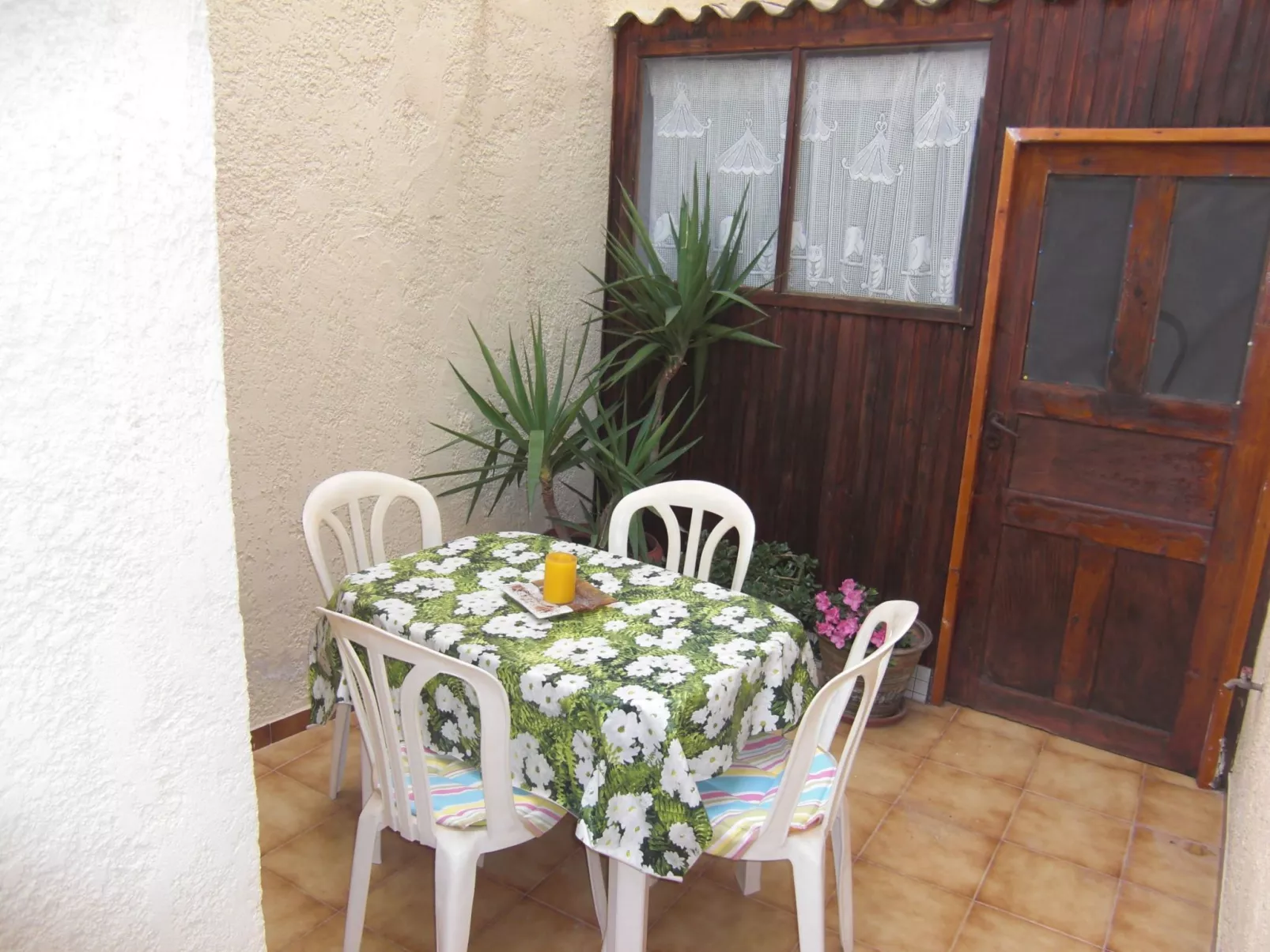 Old town apartment-Image-tags.info